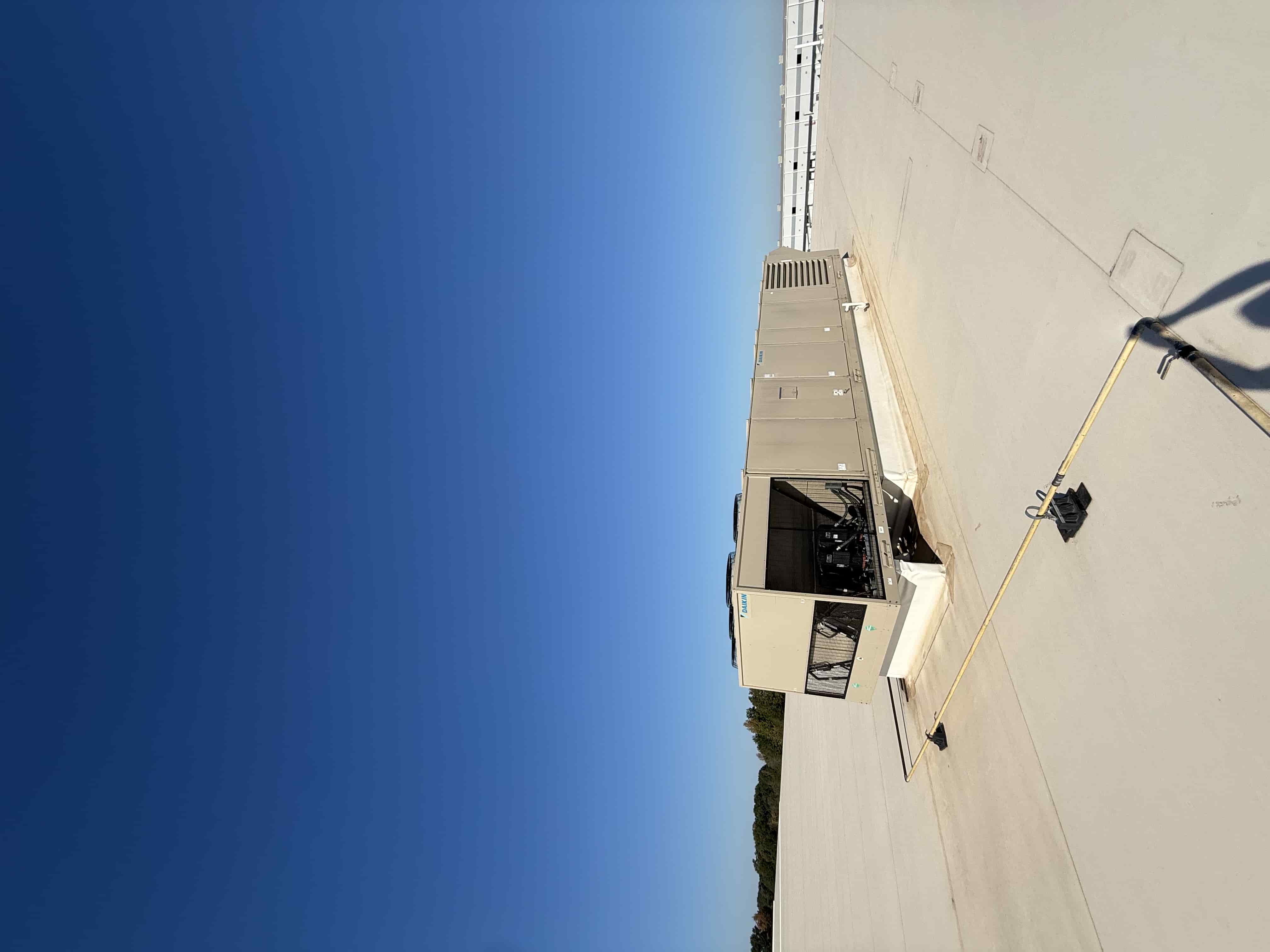 SB6024:  RTU-15 – Daikin MPS061E Rooftop HVAC Unit, 60 Ton, 460 V 3-Phase, Gas Heat, Six Scroll Compressors, 30,615 CFM (Packaged DX/Gas System), photo 3