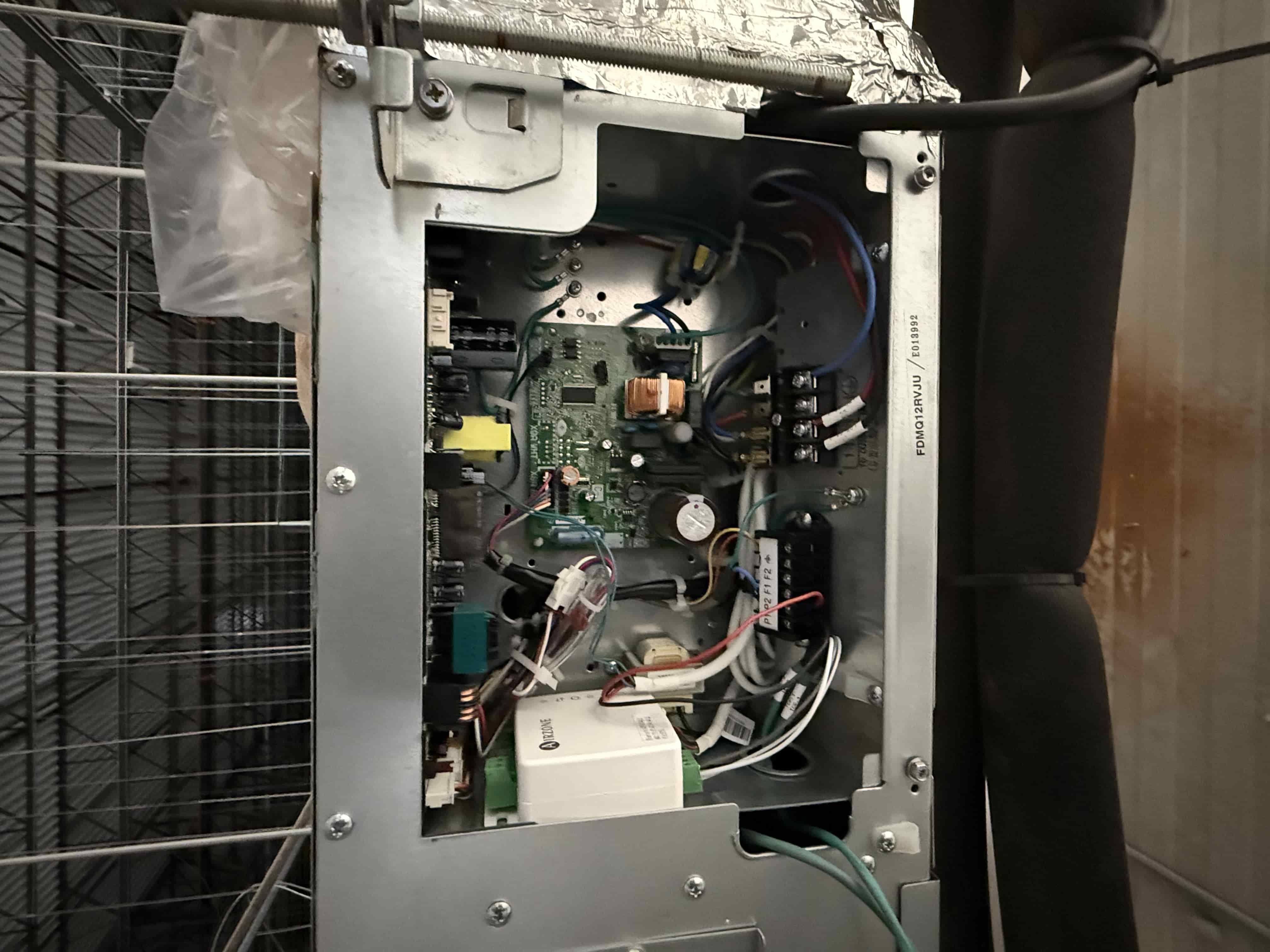 SB6036 Daikin FDMQ12RVJU Ceiling-Mounted Ducted Indoor HVAC Unit, photo 3