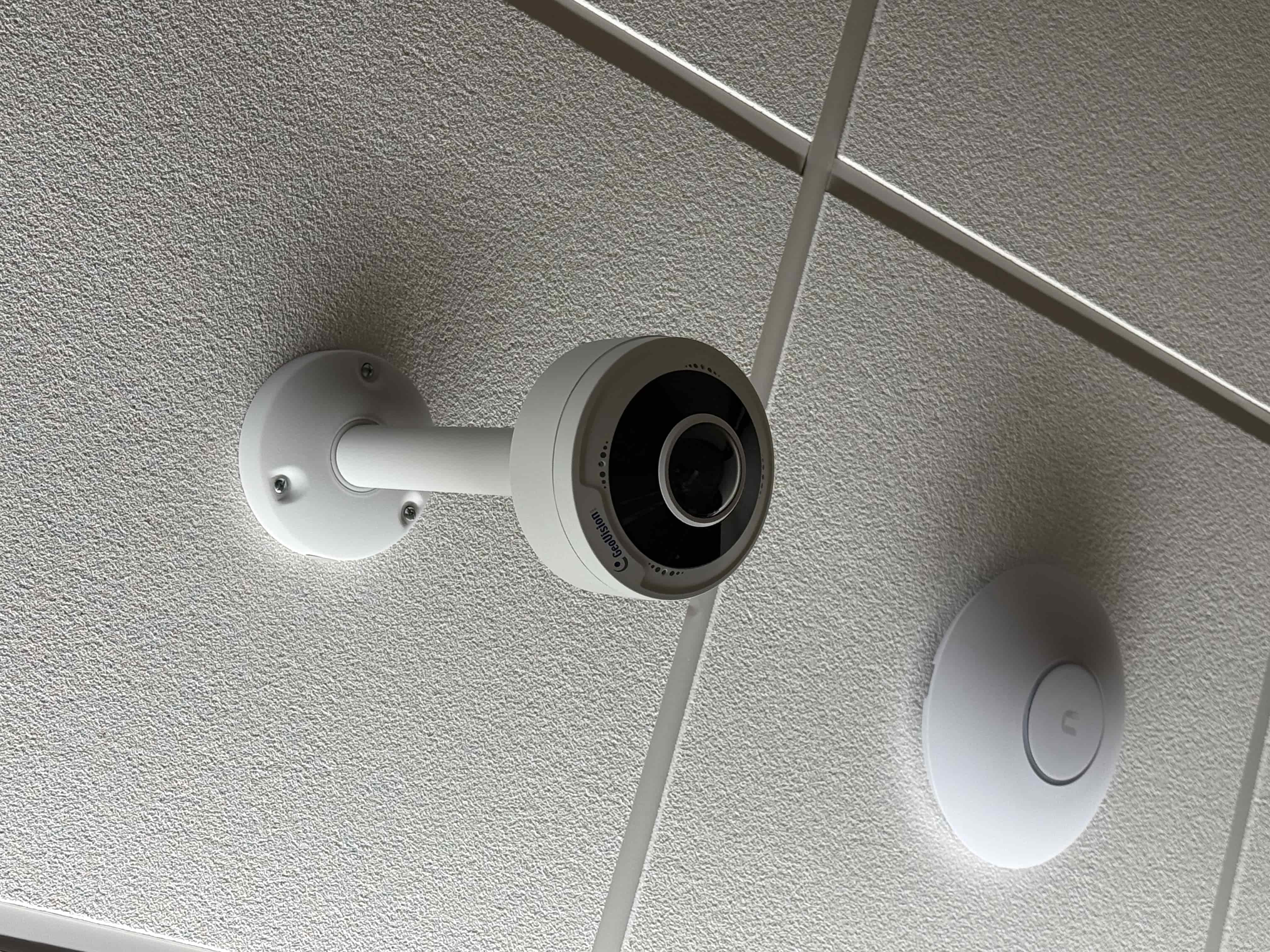 SB6046 GeoVision CCTV Security Camera System with UniFi HD Wireless Access Point, photo 2
