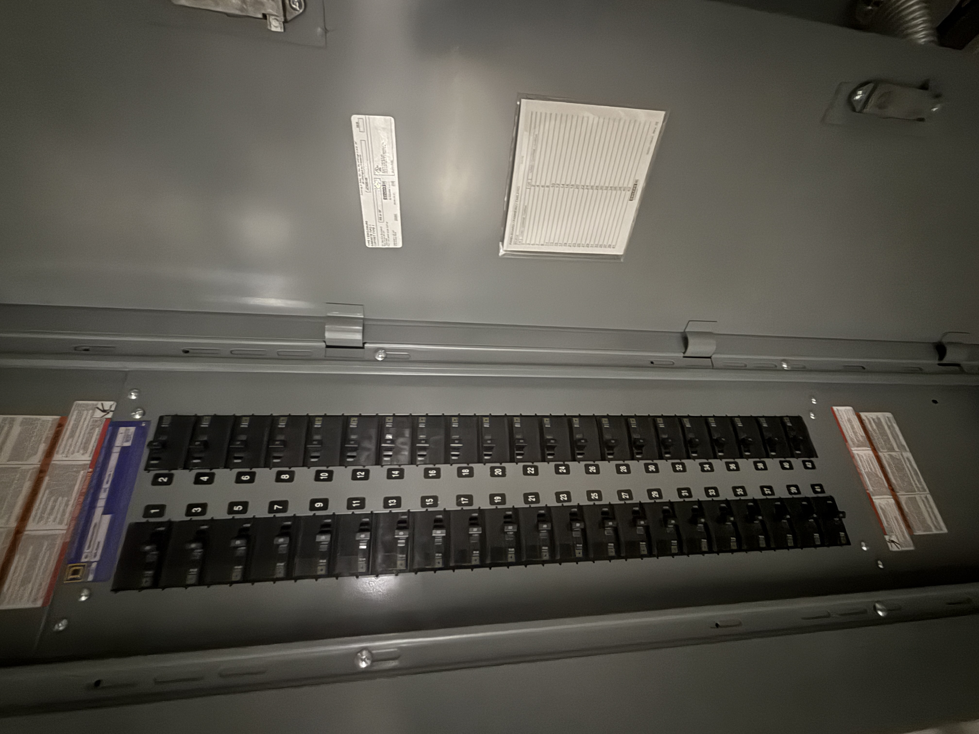SB7027: Square D Electrical Distribution Panelboard, photo 3