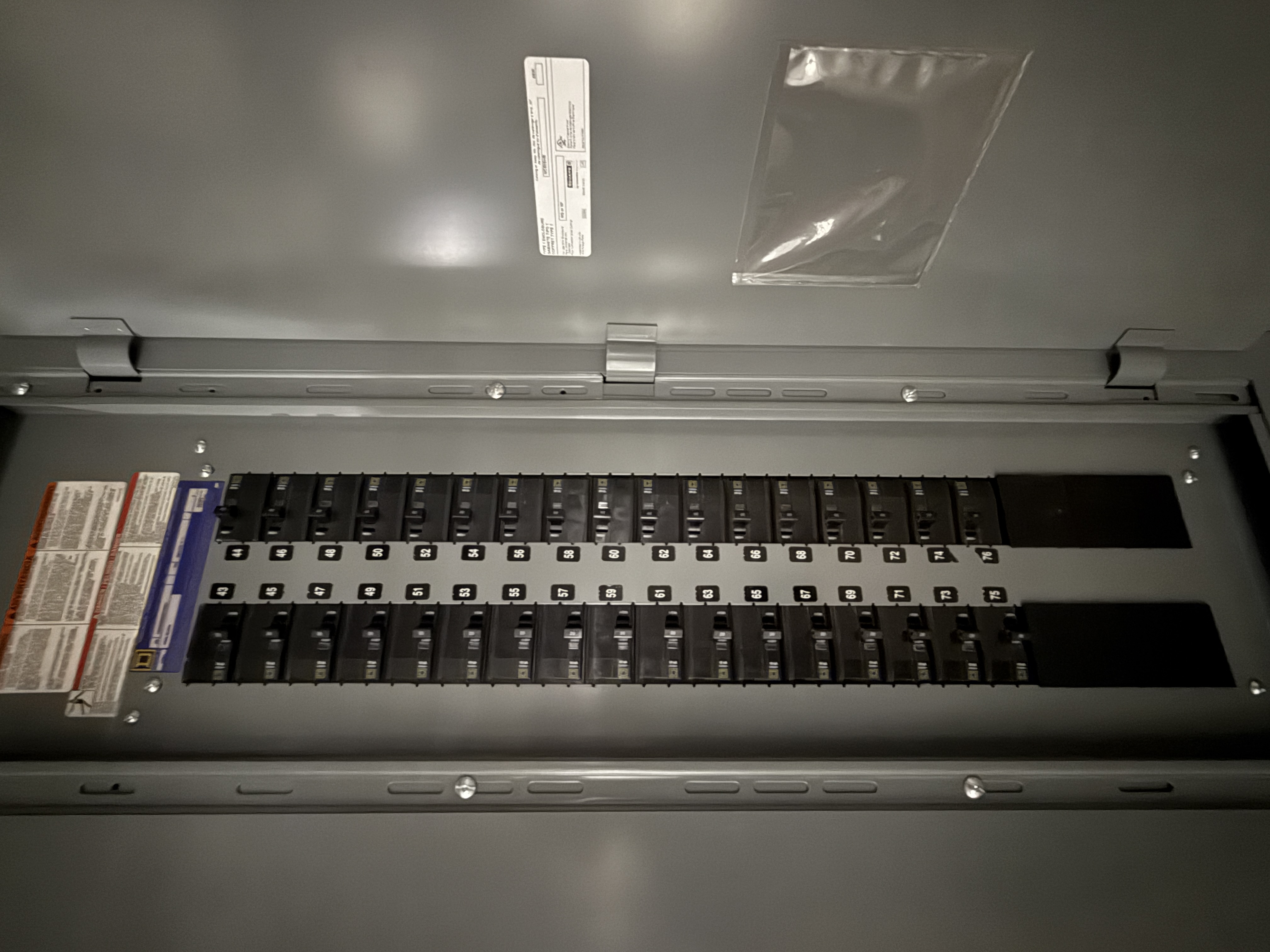 SB7028: Square D Electrical Panelboard Cabinet, photo 3