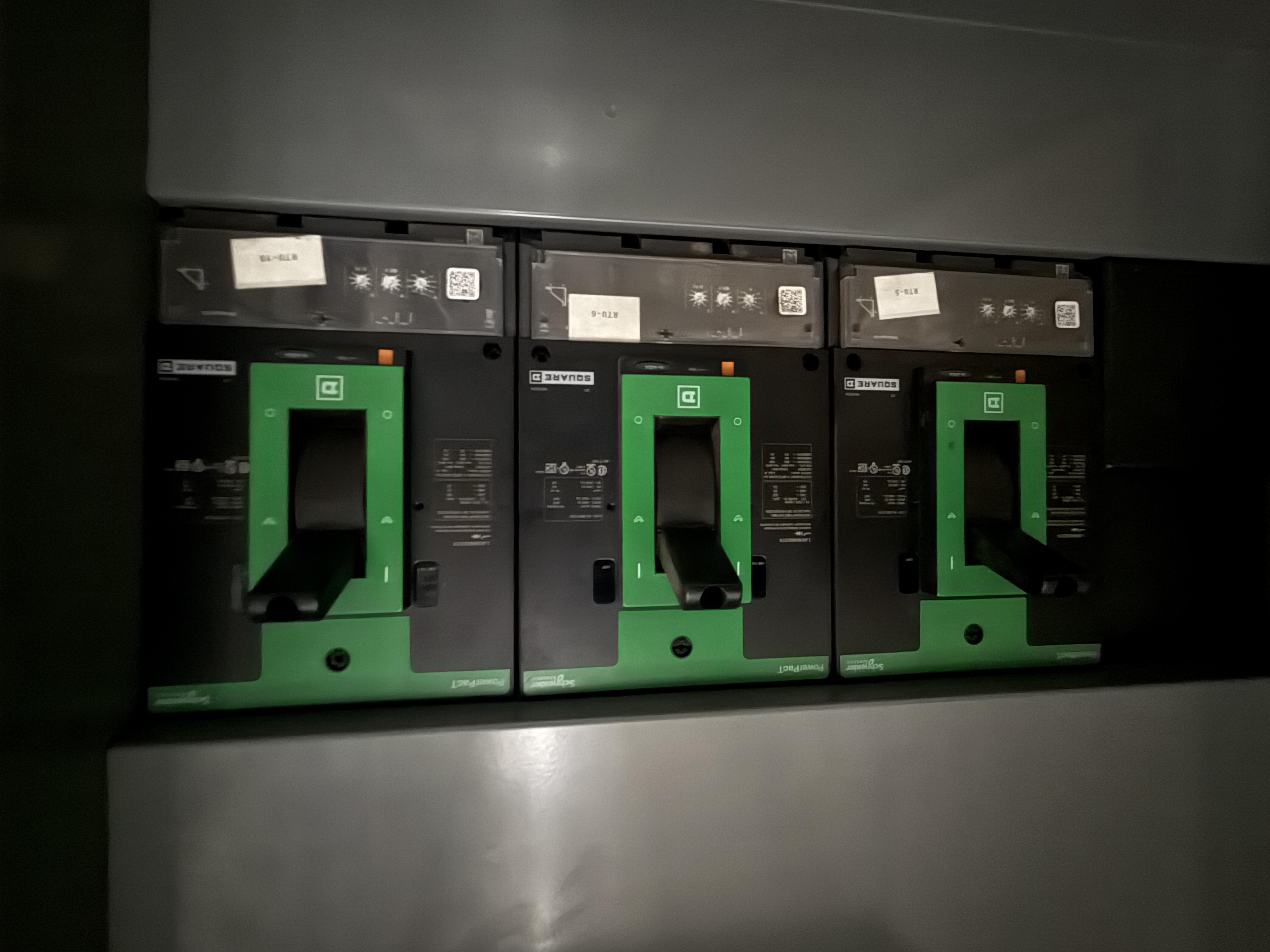 SB7029: Square D I-Line Electrical Panelboard, photo 3