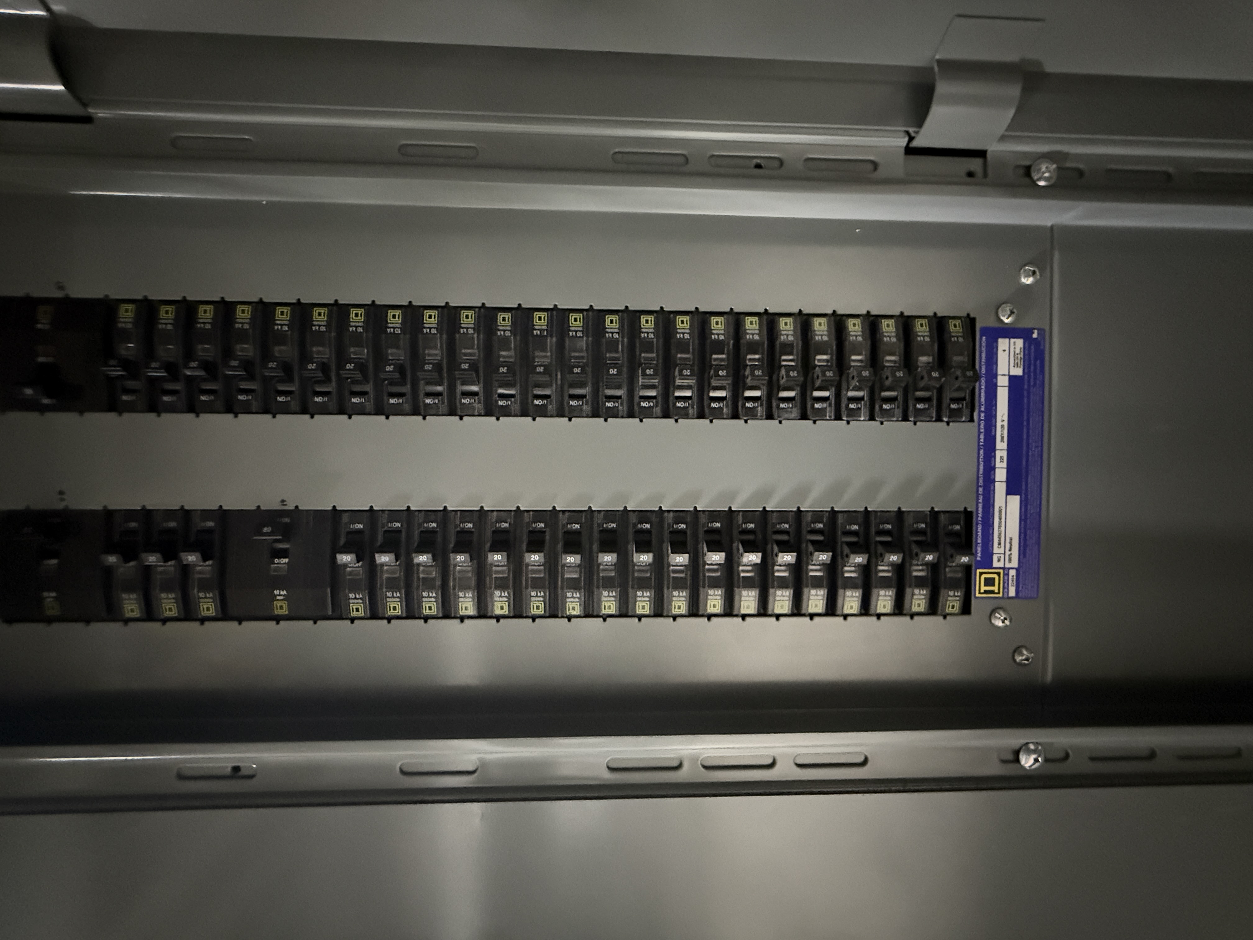 SB7033: Square D Electrical Panelboard Cabinet, photo 2