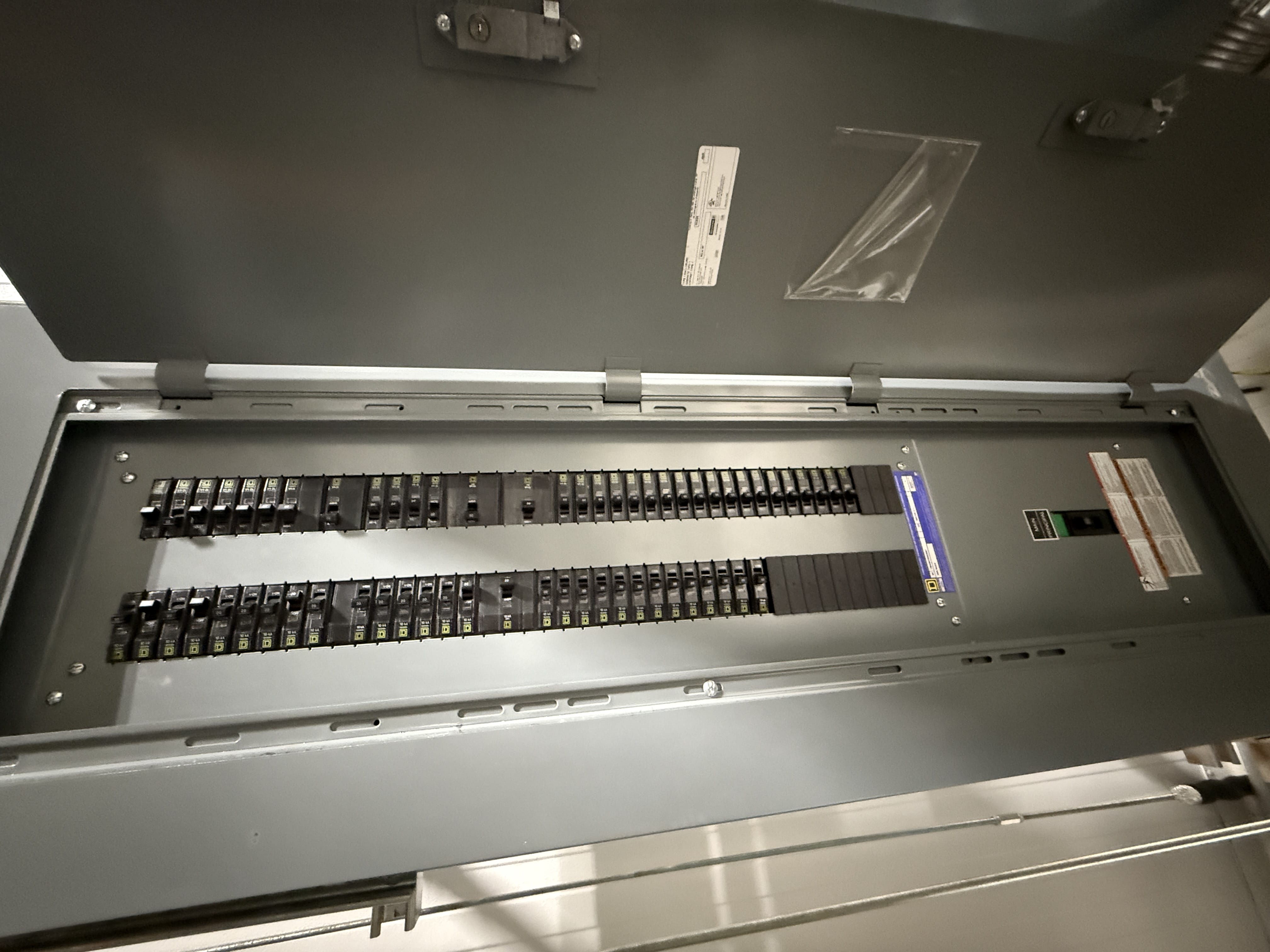 SB7063: Square D Panelboard 208Y 120V 225A, photo 2