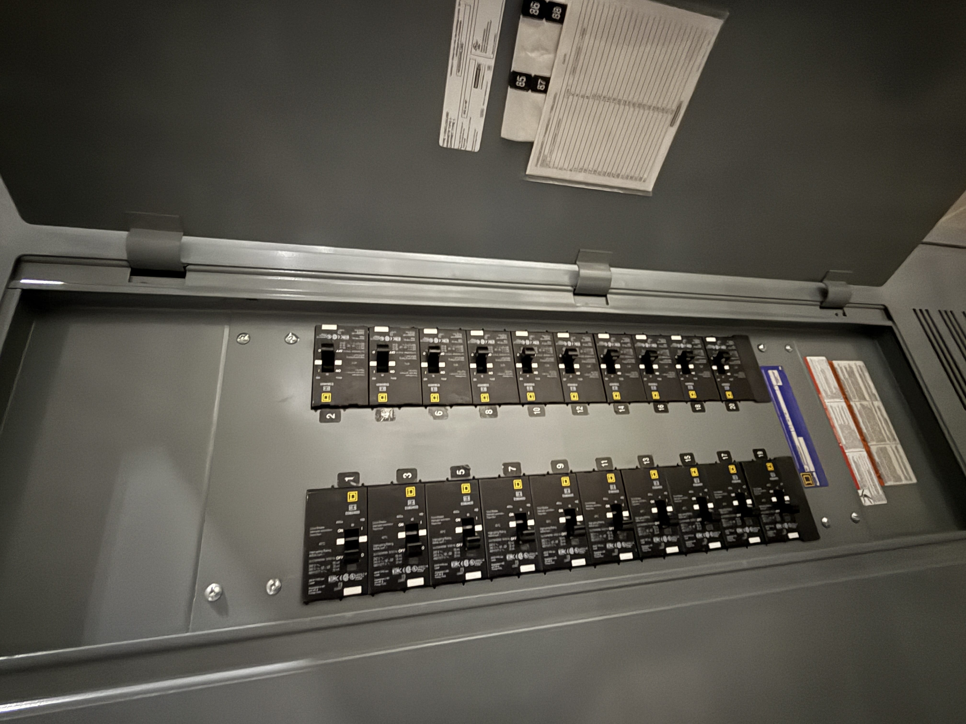 SB7068: Square D Panelboard 480V 800A, photo 2