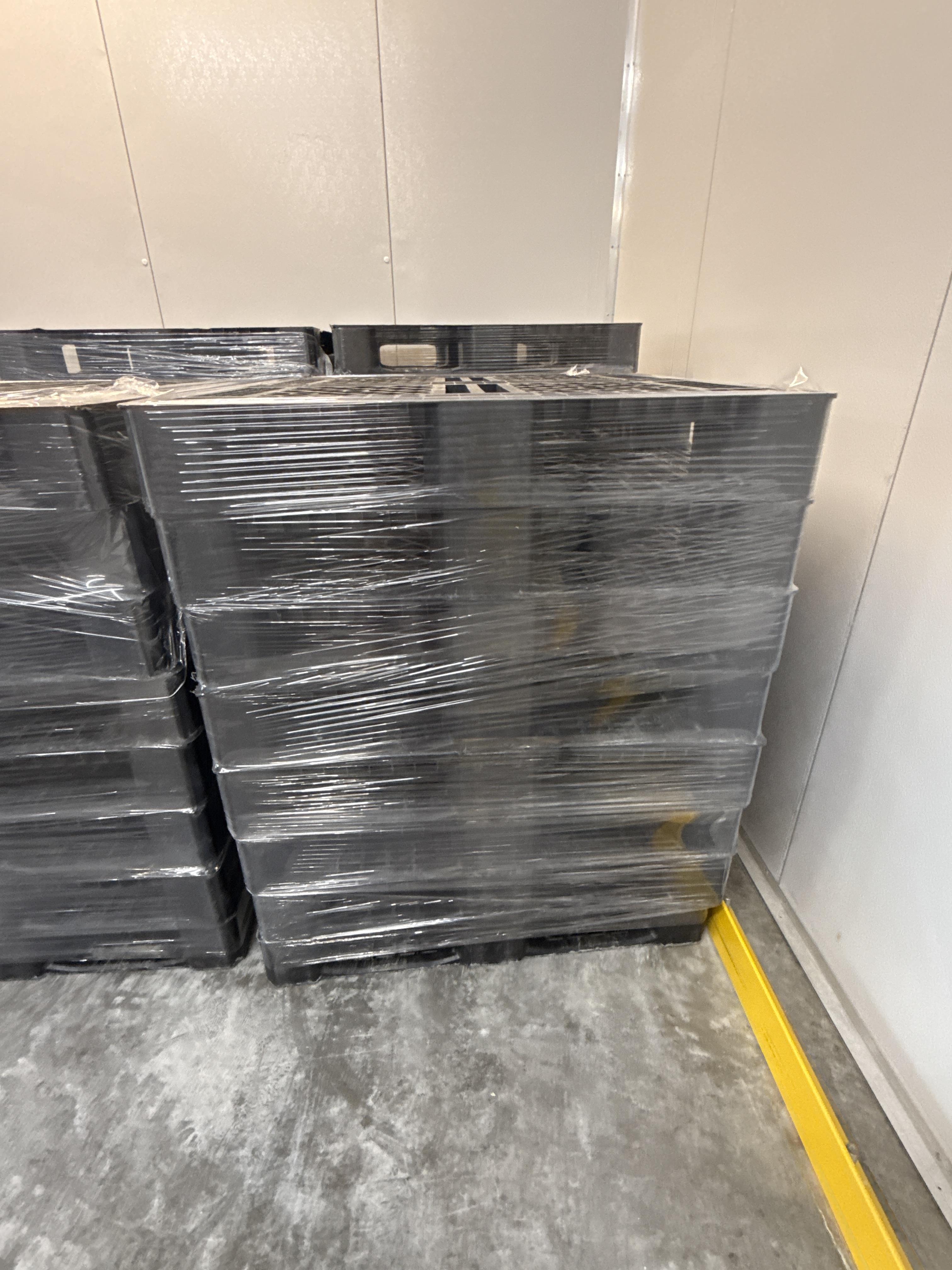 Bulk Lot Plastic Nestable Warehouse Pallets Skids Assorted Quantity, photo 2