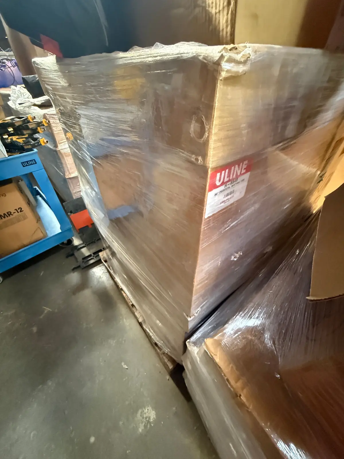 Uline H-8549 30" Pedestal Misting Fan — New in Box