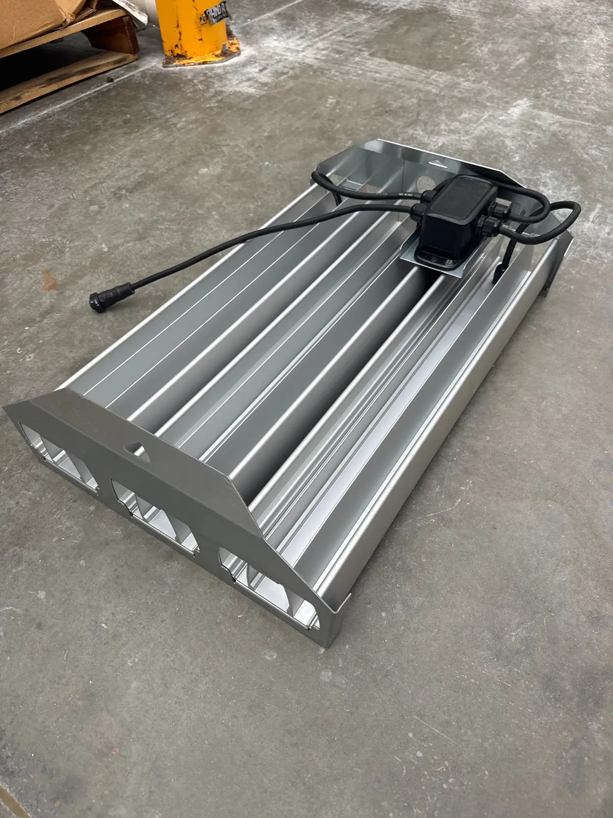 126 Arize Element L2000 3-Bar LED Greenhouse Toplights (PKB, 277-480V, 1,020W) + 120 RK2VAE1 Drivers, photo 2