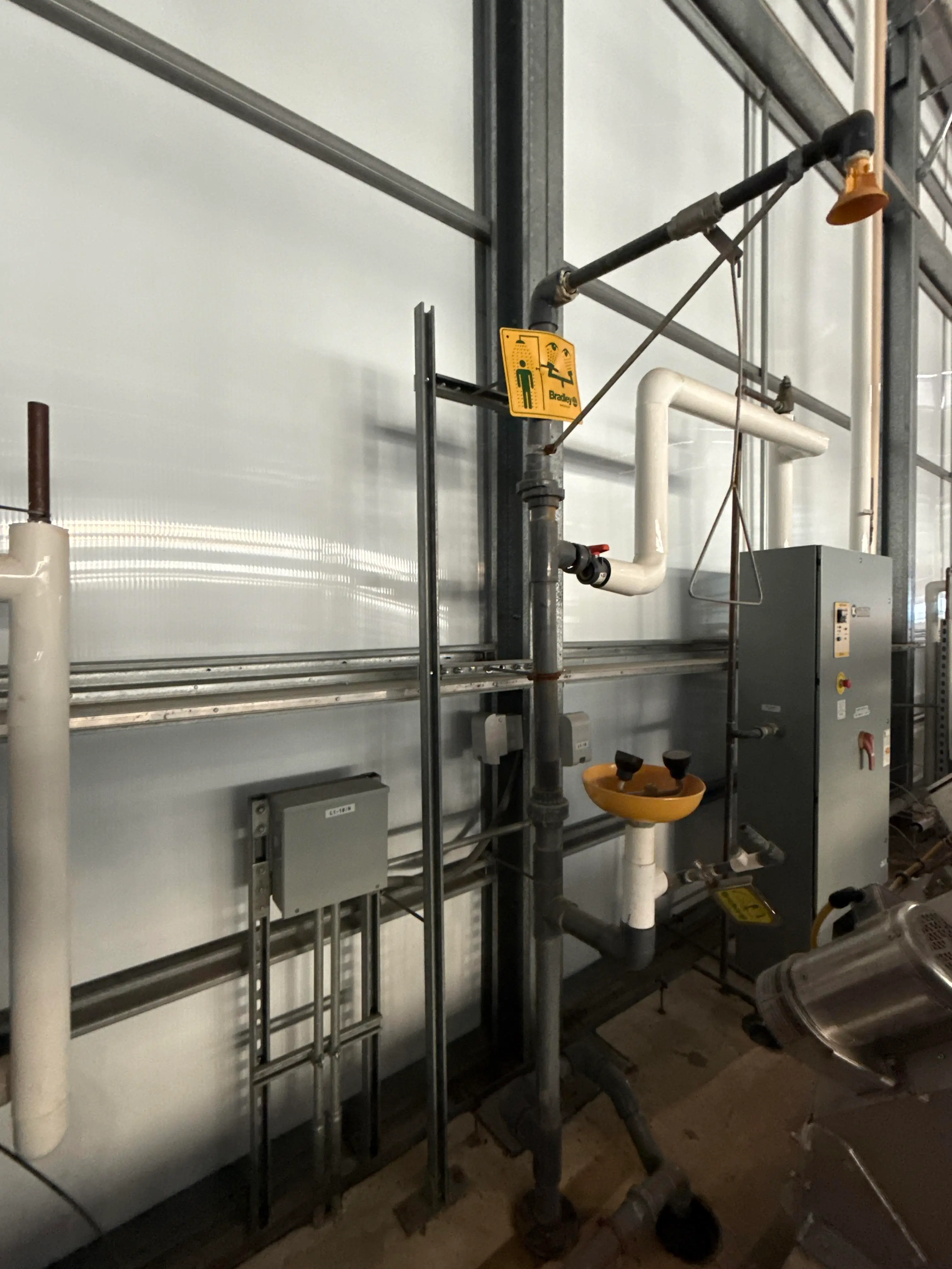 Emergency Safety Shower & Eyewash Station – Industrial (Wall Mounted)