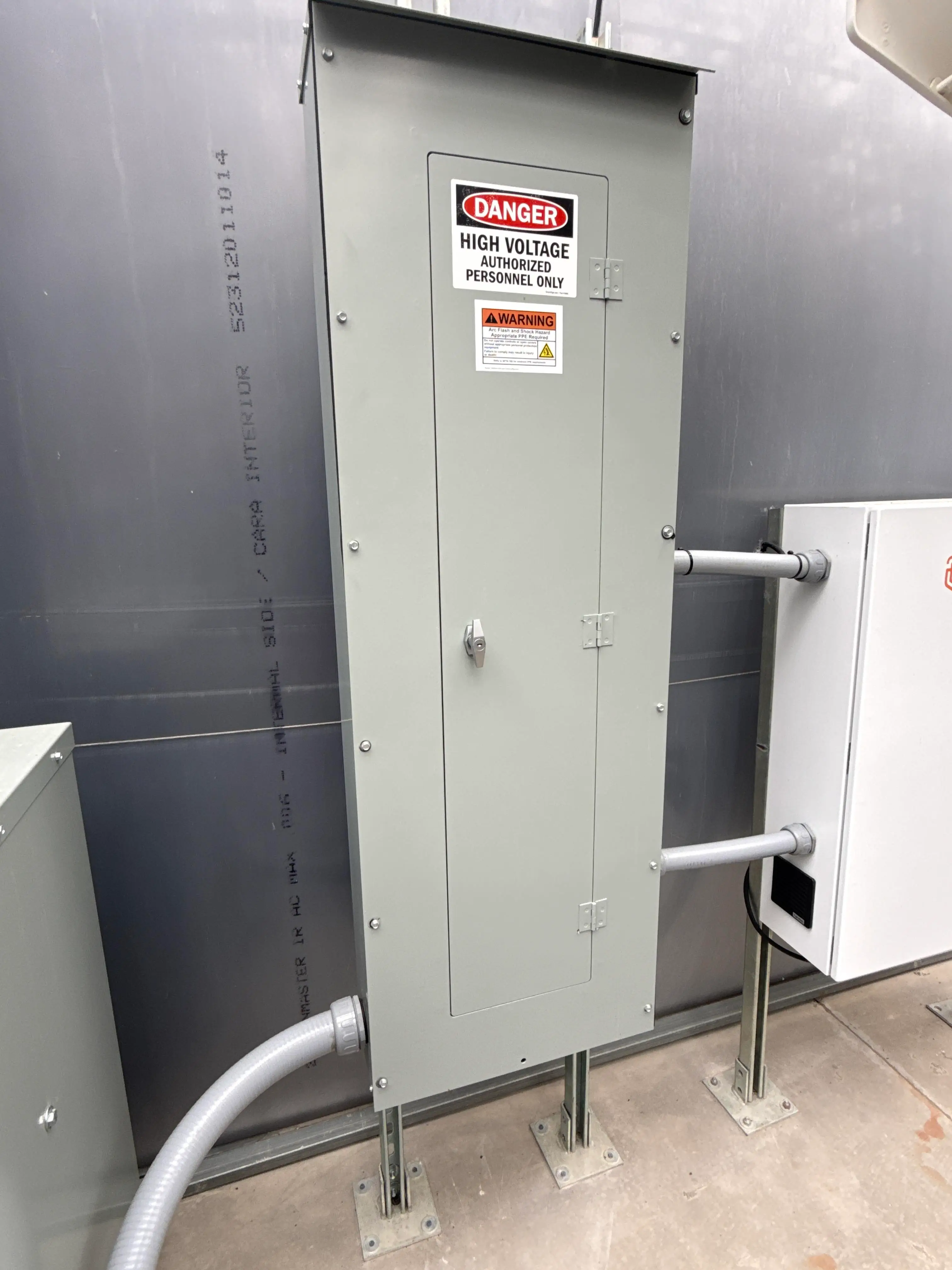 Eaton Pow R Line 42 Circuit Panelboard in Outdoor Enclosure with Main Breaker