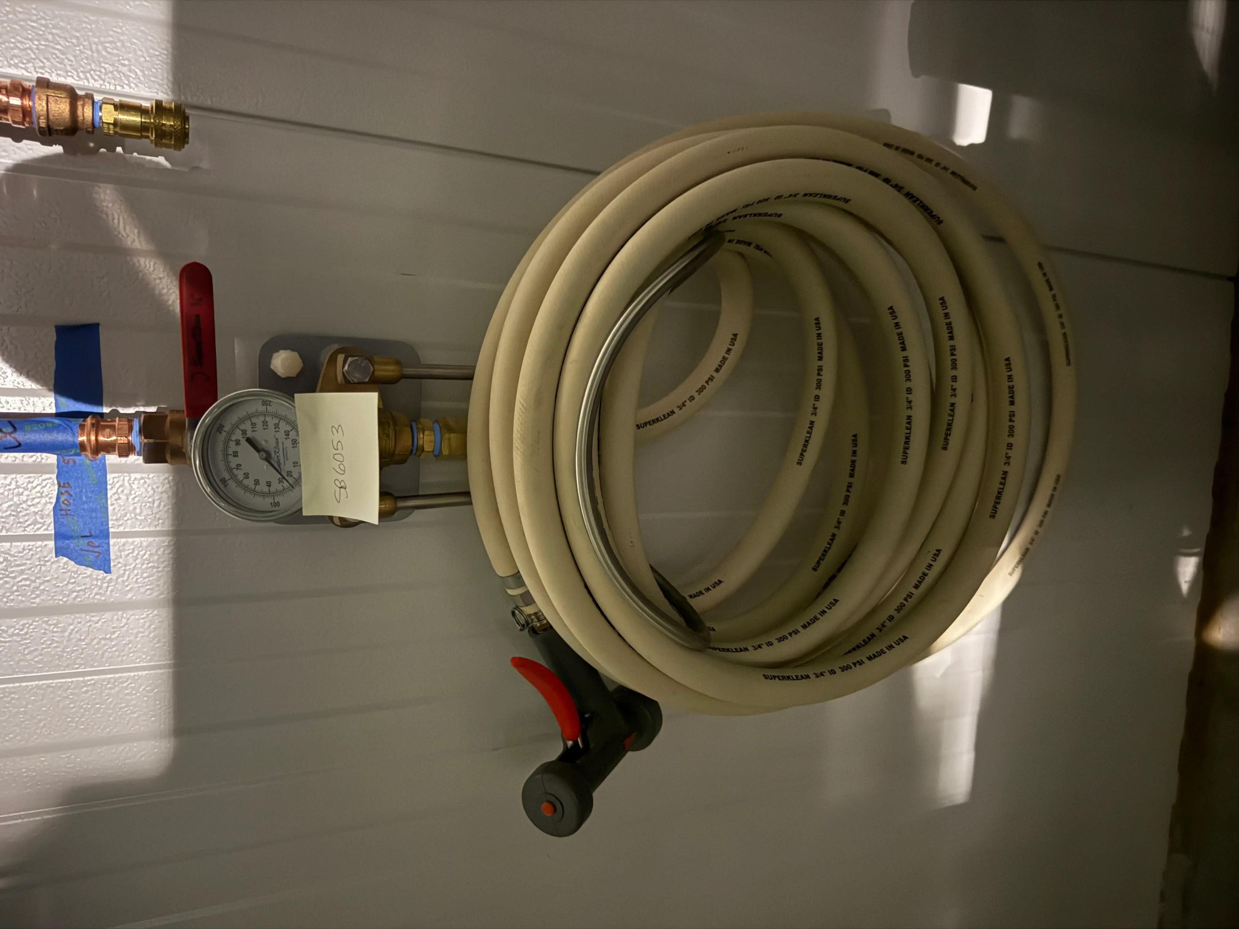 SuperKlean 3/4" x 300 PSI Industrial Washdown Hose with Wall-Mounted Regulator – Lot of 1 (Used)