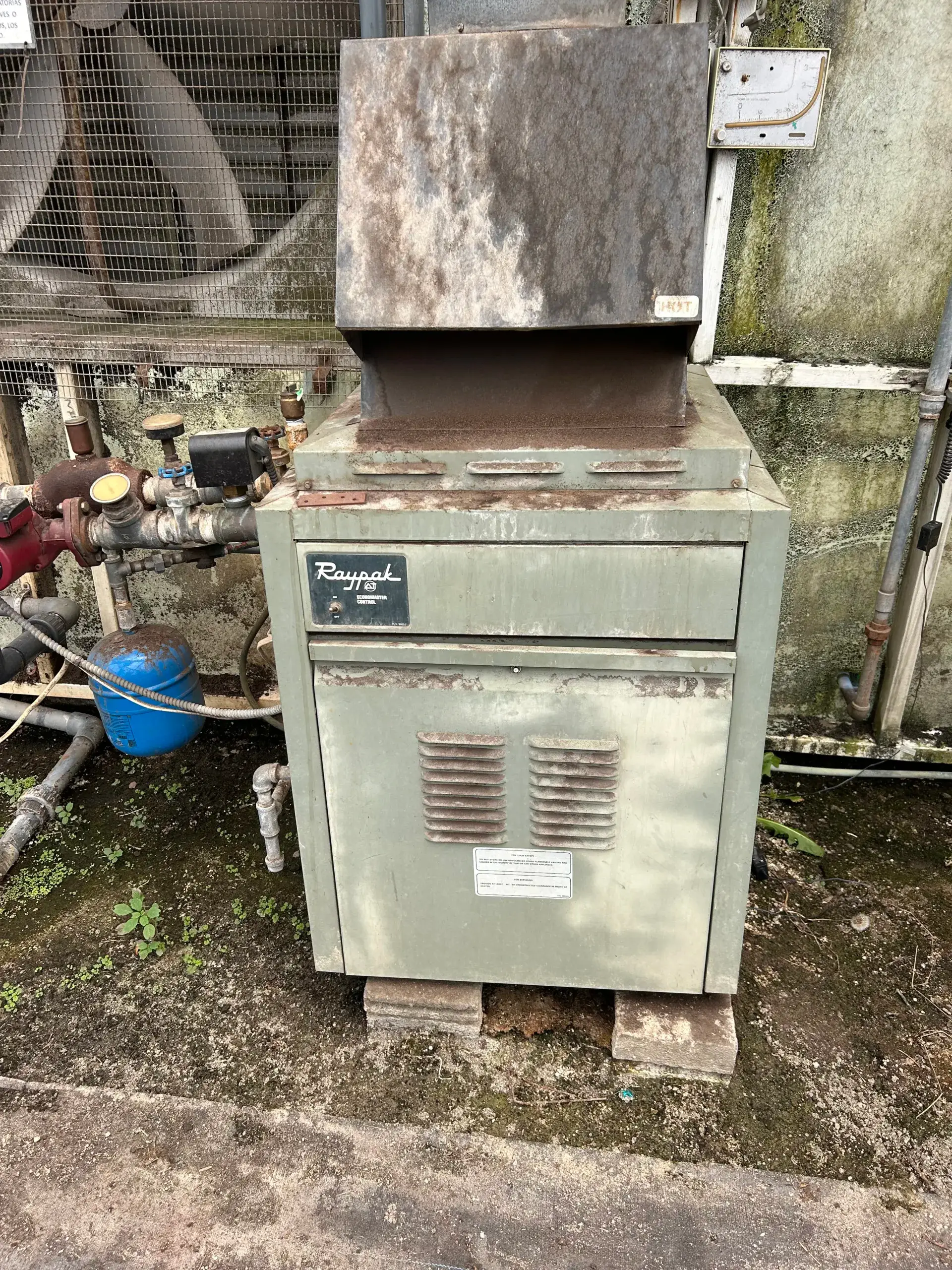 WHITE'S AUCTION LOT 442 - Raypak Boiler GH22 Starting Area