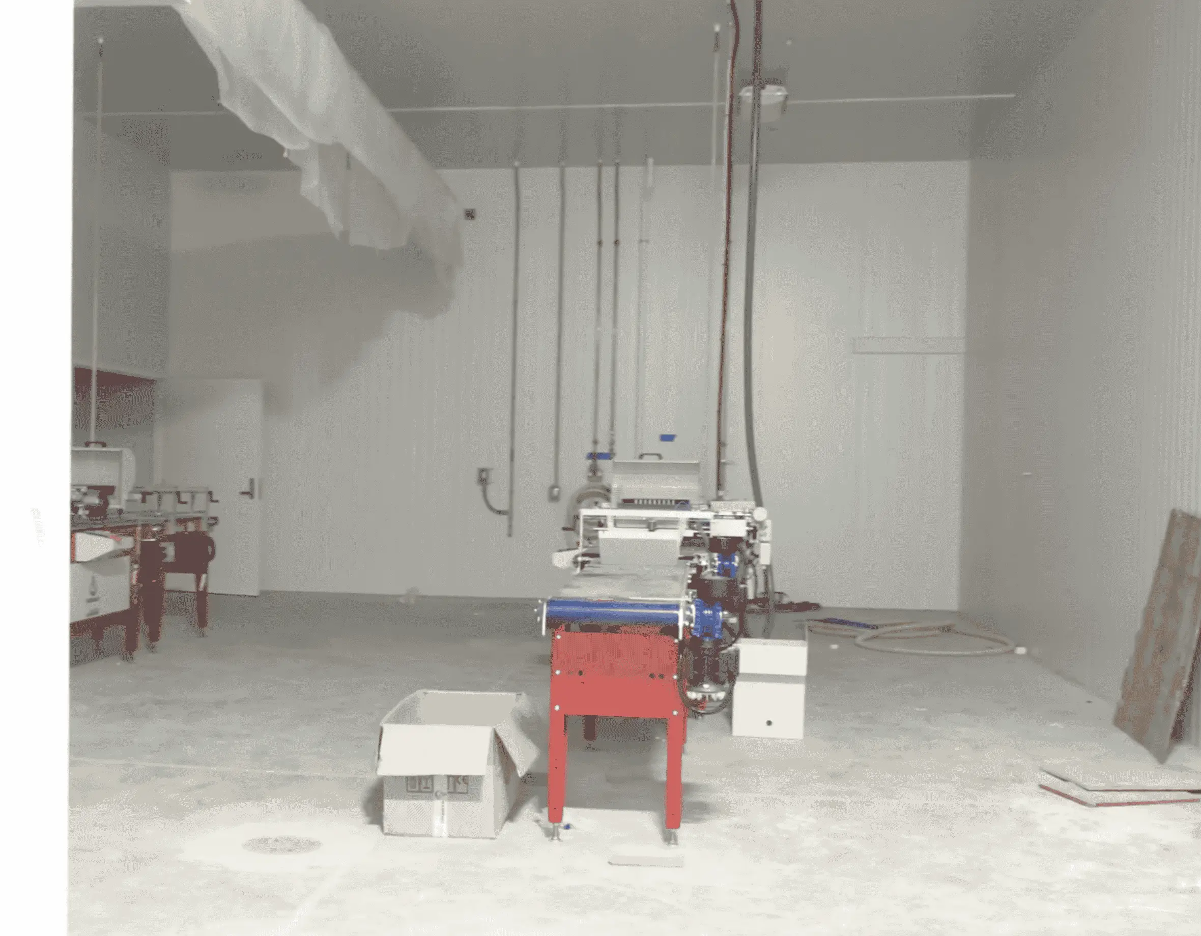 SB2502: DuctSox Round Fabric Air Distribution System – 18" Opti-X Fabric Ducting with Inlets, End Caps, and Single-Row Cable Suspension – Germination Room Corridor