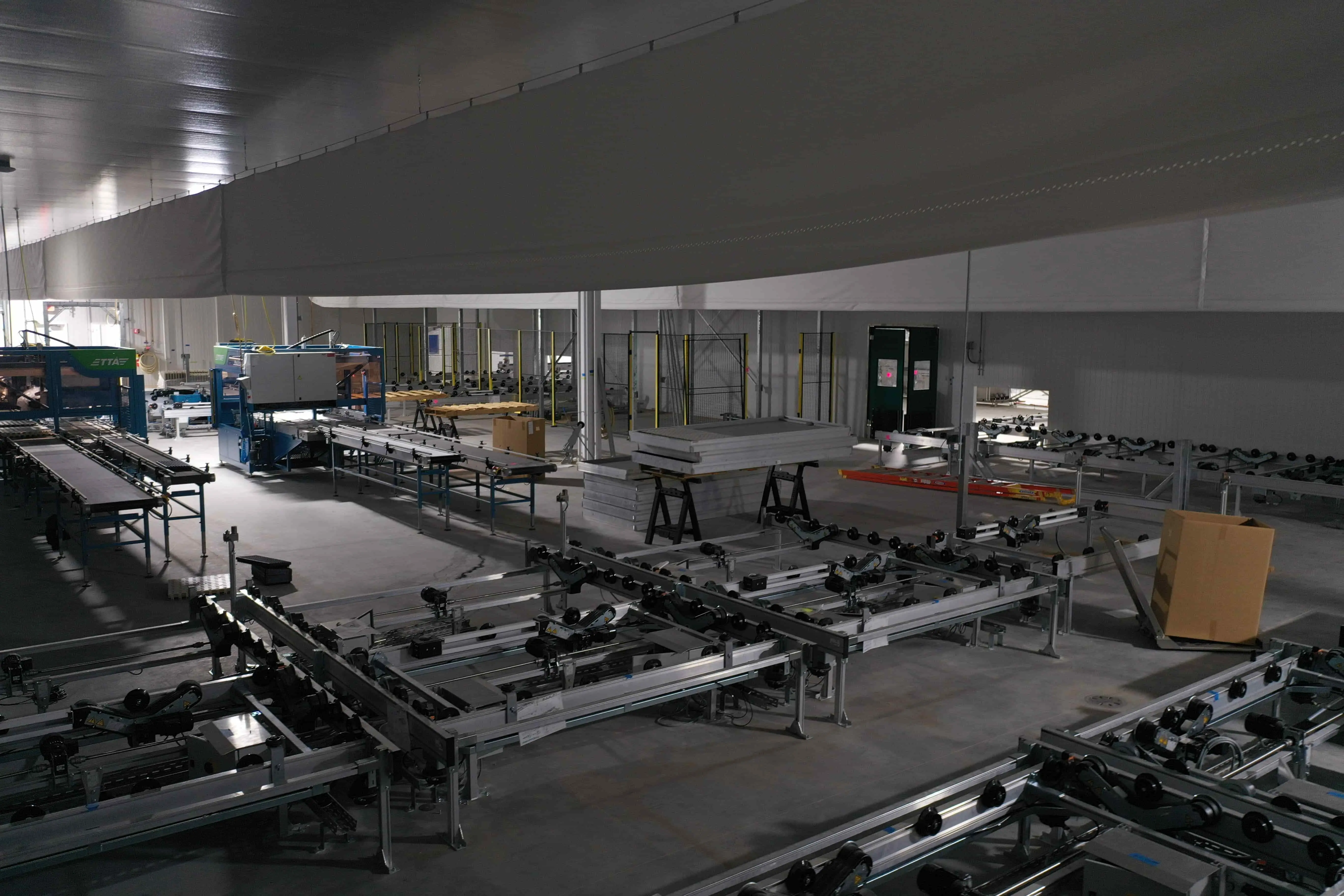 SB2500: DuctSox Round Fabric Air Distribution System – 30" Opti-X Fabric Ducting with Inlets, End Caps, and Single-Row Cable Suspension – 64F Process Room