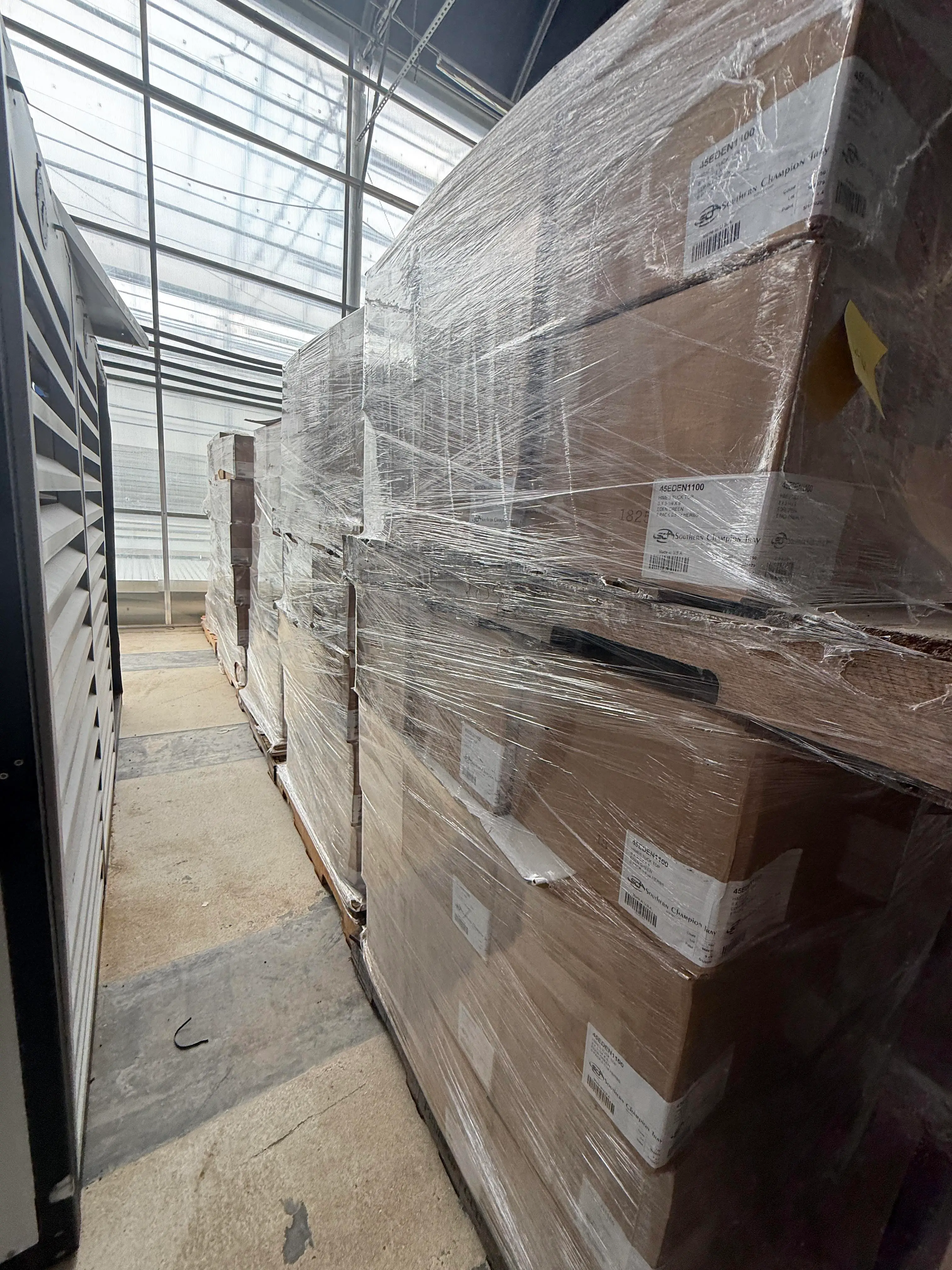 Southern Champion Tuck Top Boxes 8x3.25x8 – 8 Pallets ~45,600 Units