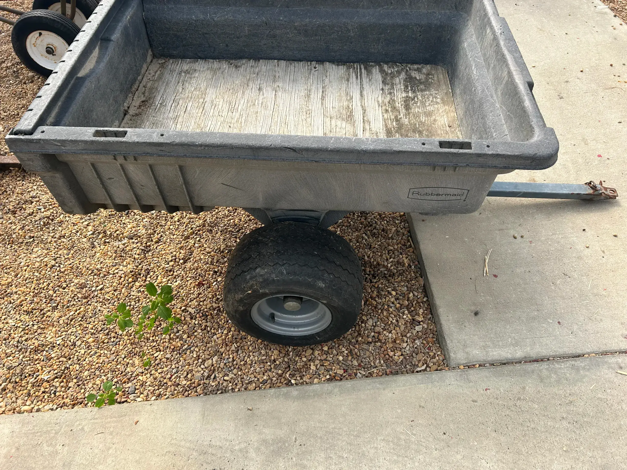 WHITE'S AUCTION LOT 1011 - Used Rubbermaid Heavy-Duty Utility Cart with Single Pin Hitch and Pneumatic Wheels - 500 lb Capacity #2