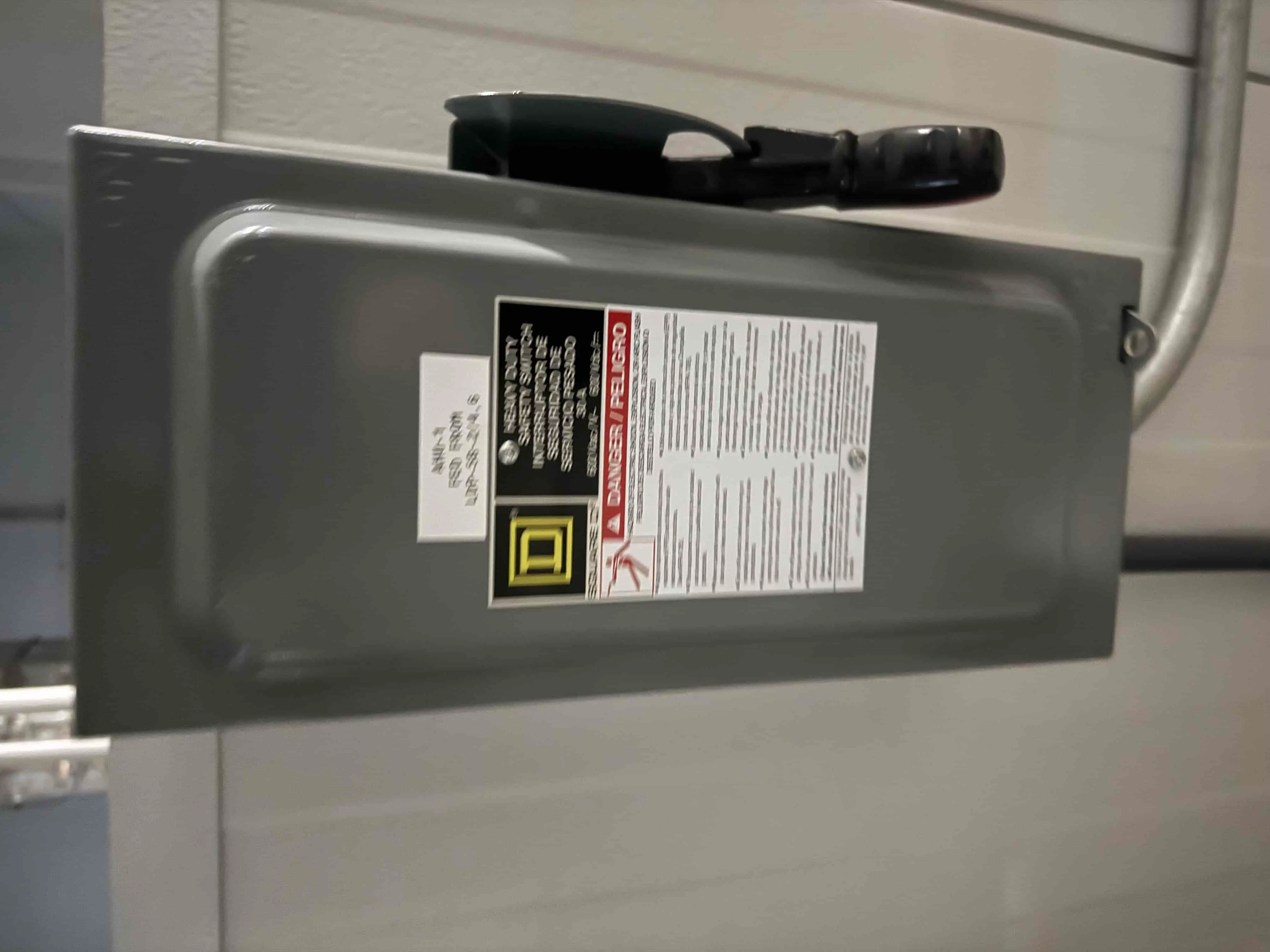 SB6035 Daikin RX12RMVJU9A Heat Pump Outdoor Unit with Square D Disconnect