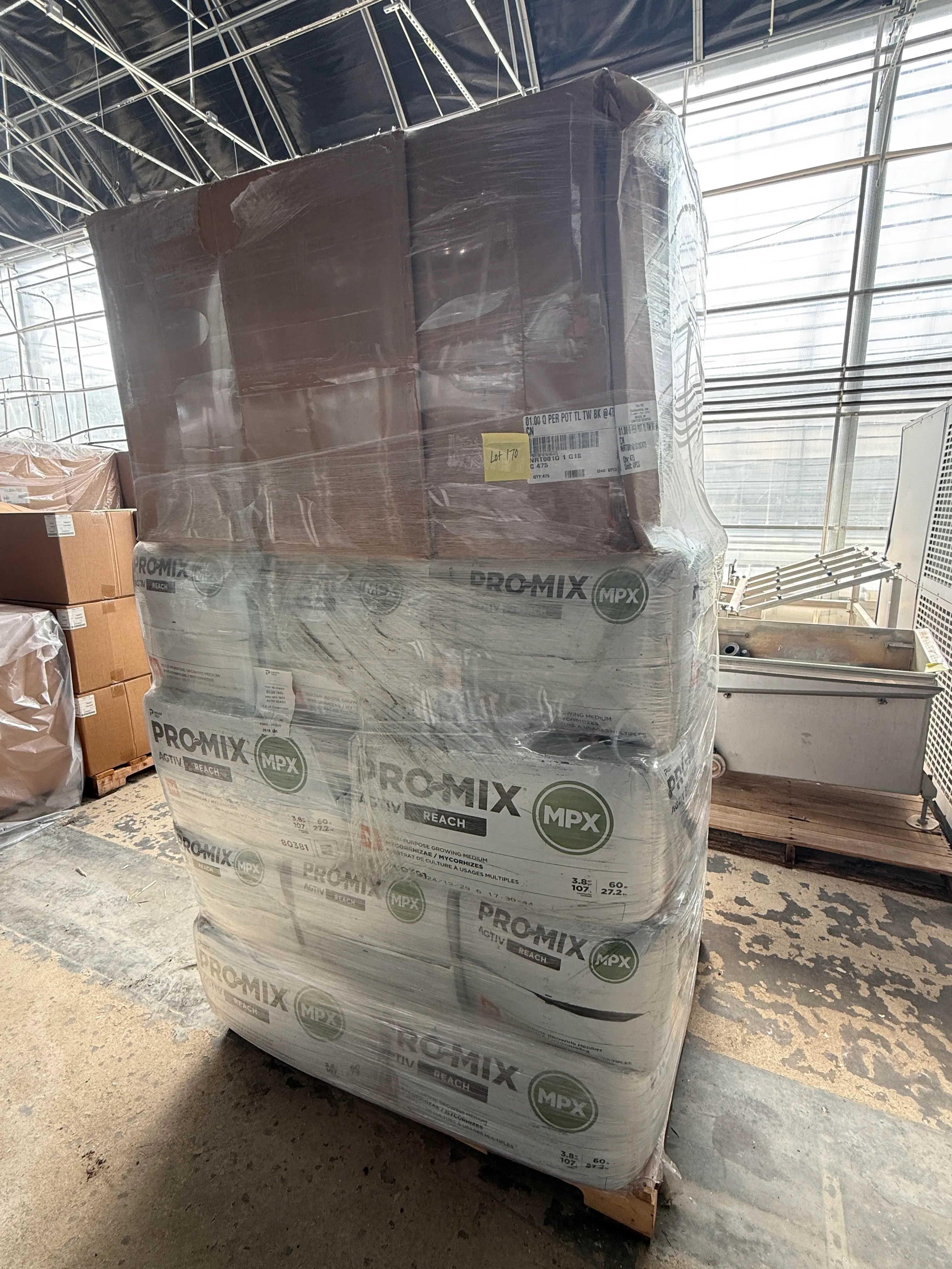 Pallet – 1 Qt Black Thermoformed Nursery Pots (475/Case) + PRO-MIX MPX (40 Bales)