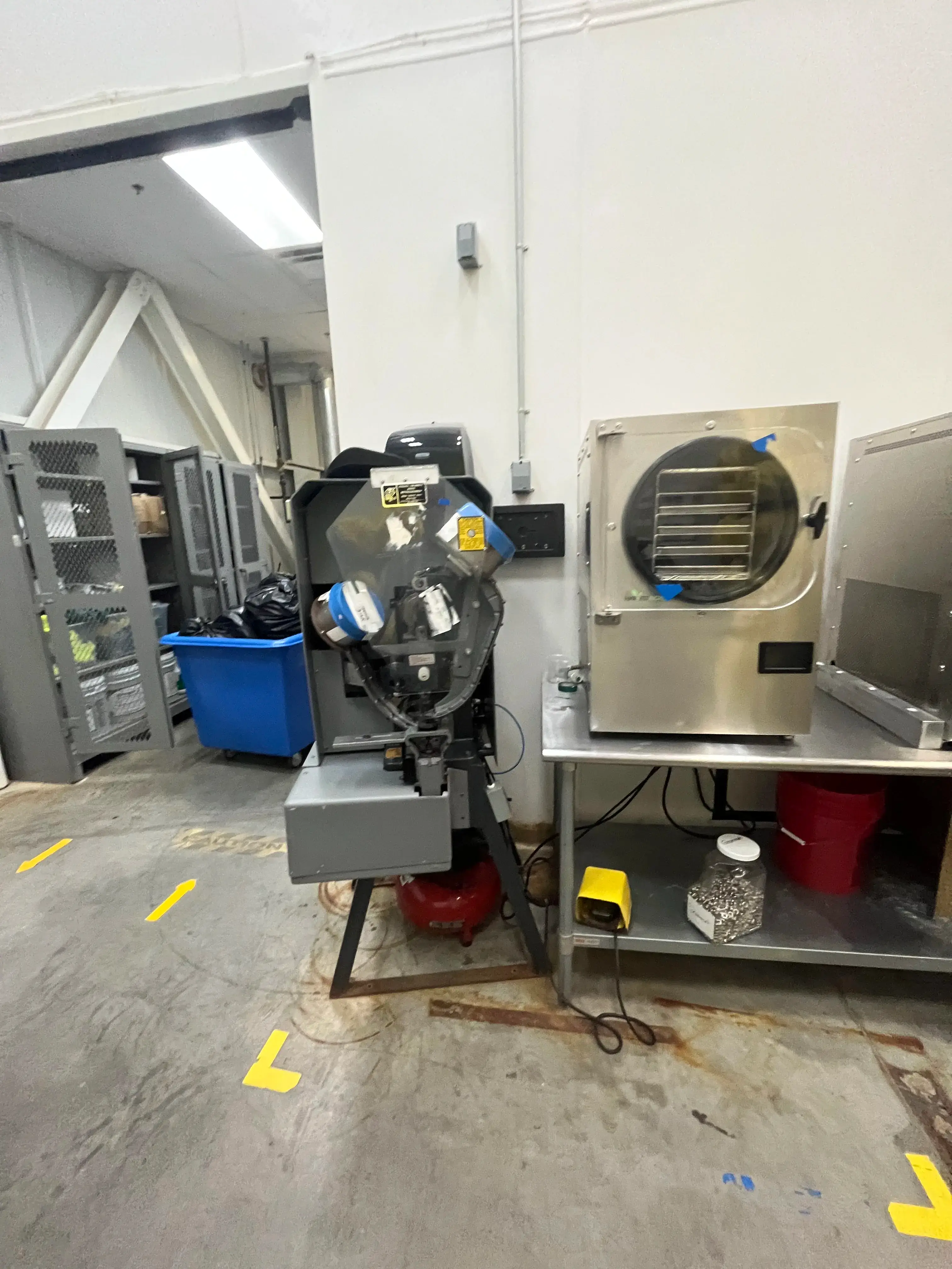 AEROFARMS LOT 41 - Edward Segal Inc. Model 83GW: Fully Automatic Grommet Machine