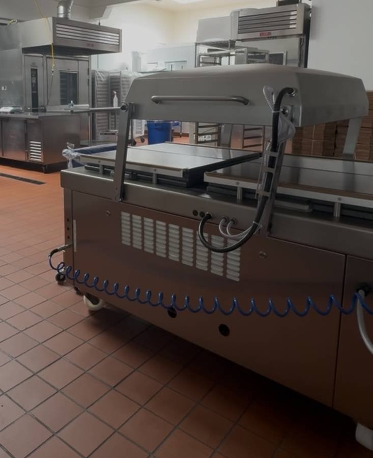 Multivac C500 Commercial Dual-Chamber Vacuum Packaging Machine, photo 4