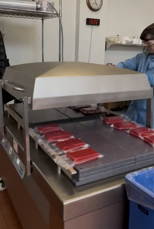 Multivac C500 Commercial Dual-Chamber Vacuum Packaging Machine, photo 3