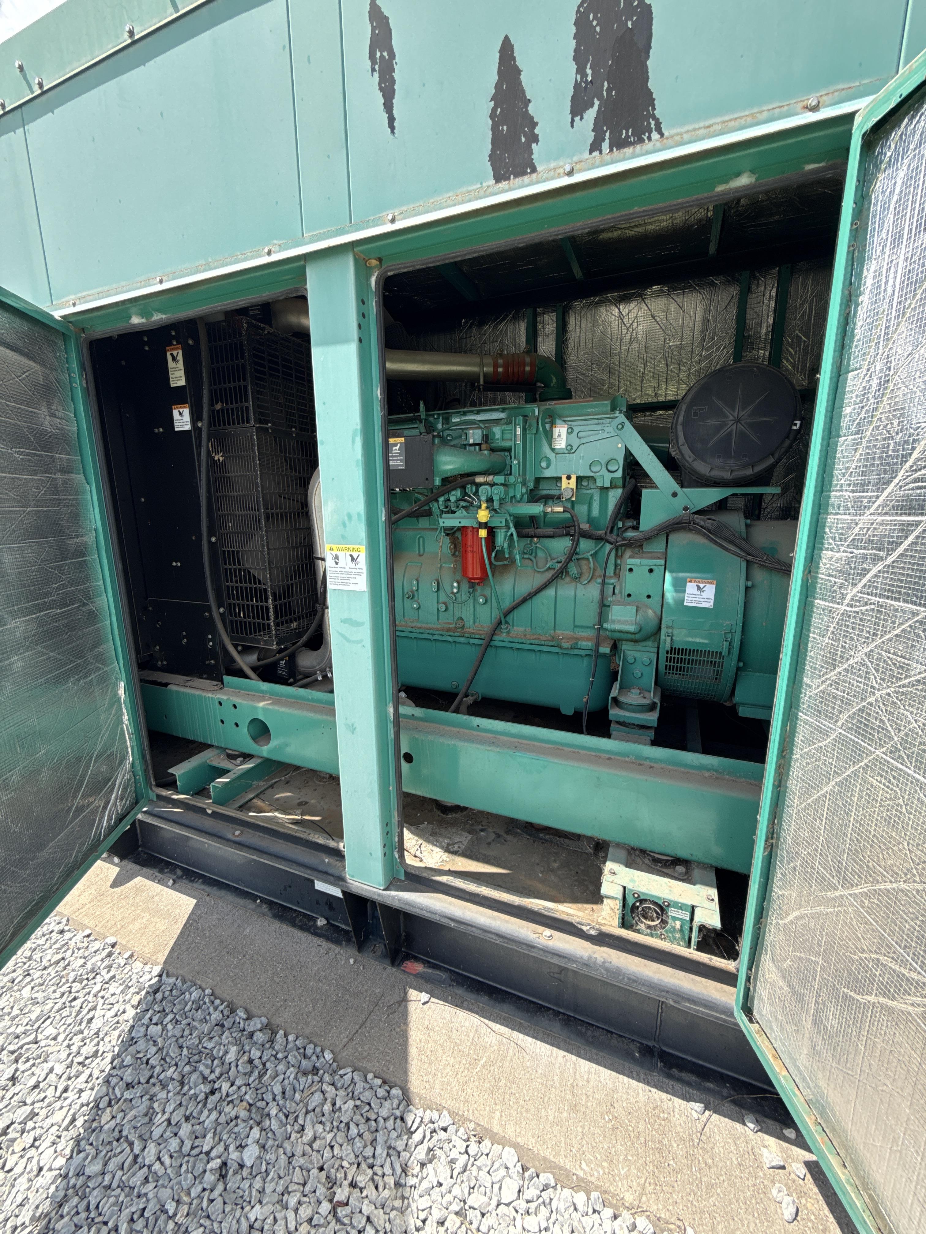 Cummins Onan 400kW Diesel Generator – Enclosed, PowerCommand Controls, Industrial Backup, photo 3