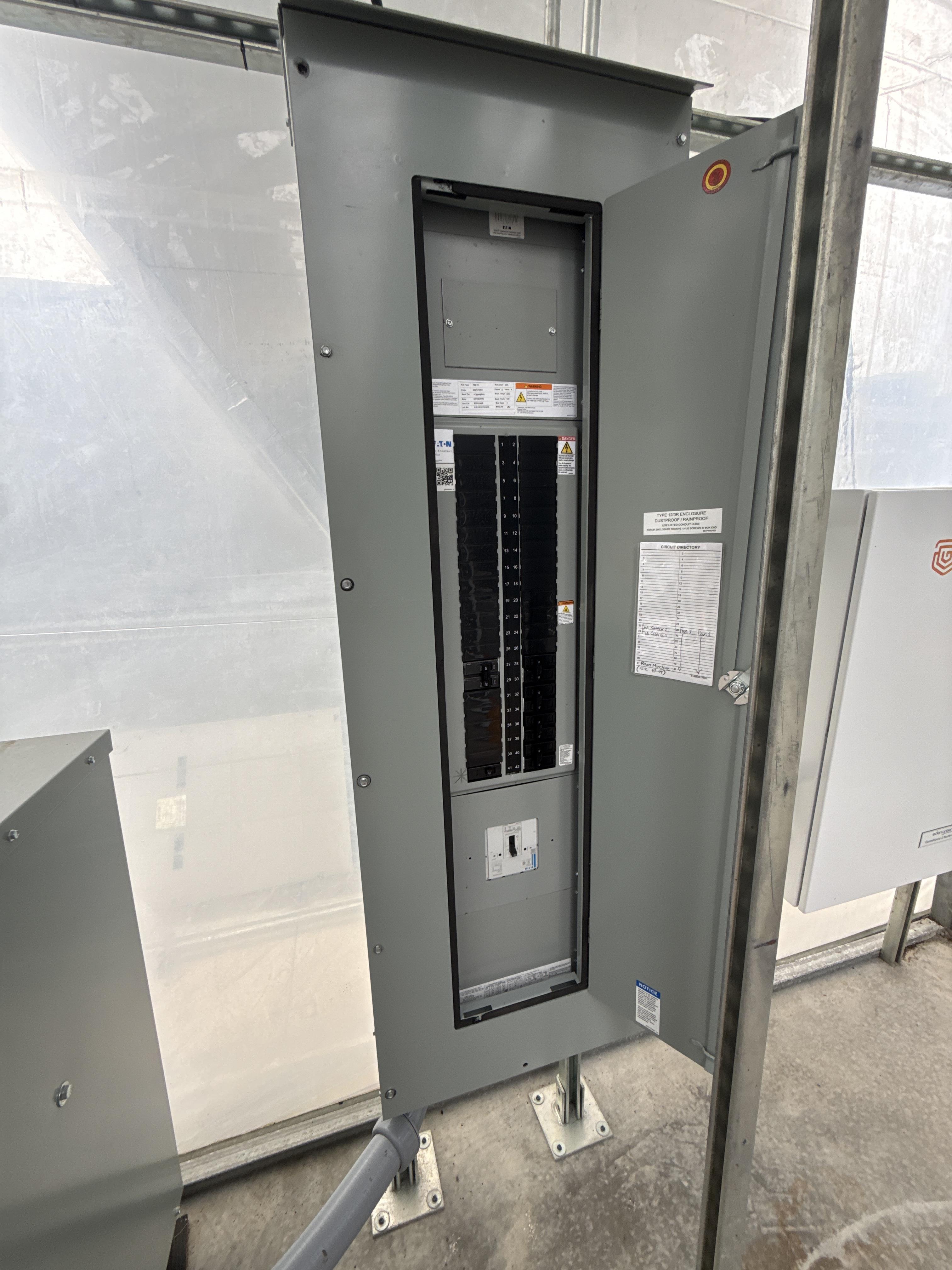 Eaton 225A 208Y/120V 3 Phase Panelboard PRL1X 42 Circuit Enclosed Panel, photo 2