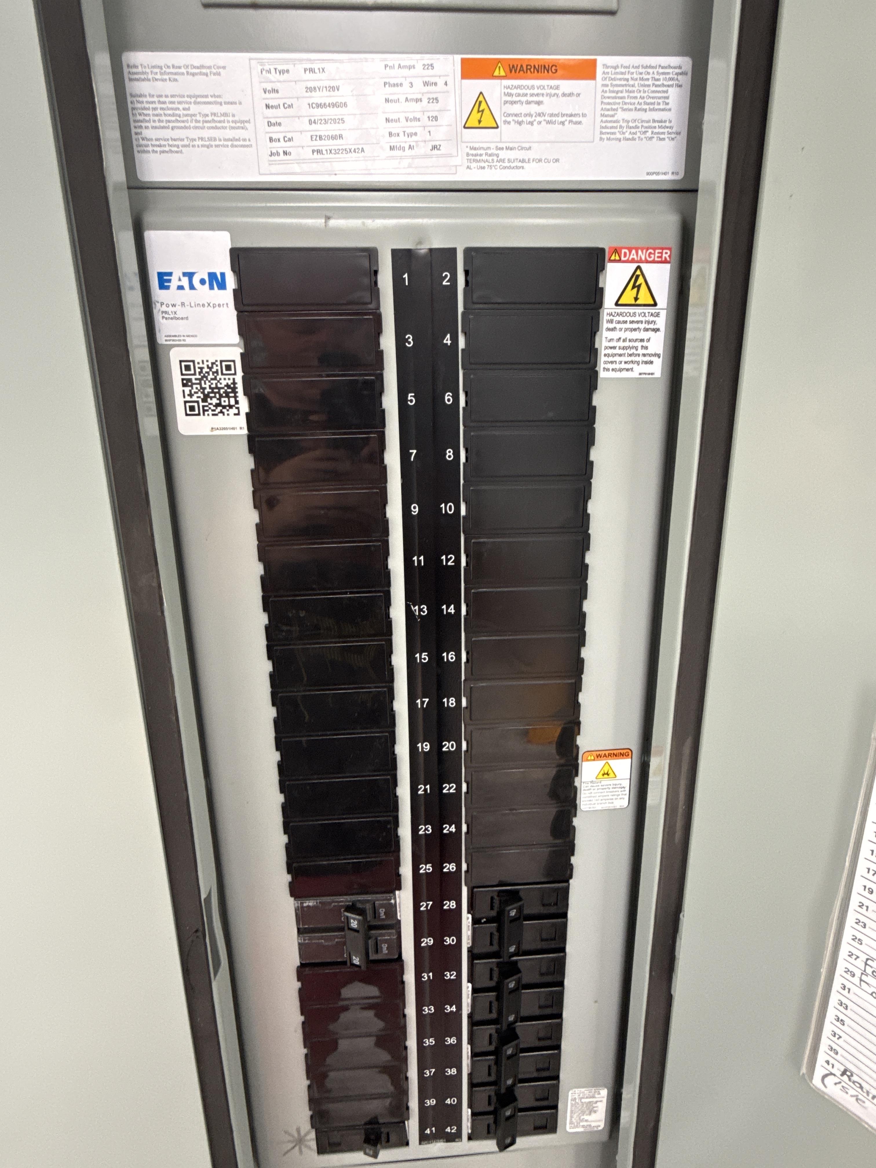 Eaton 225A 208Y/120V 3 Phase Panelboard PRL1X 42 Circuit Enclosed Panel, photo 3