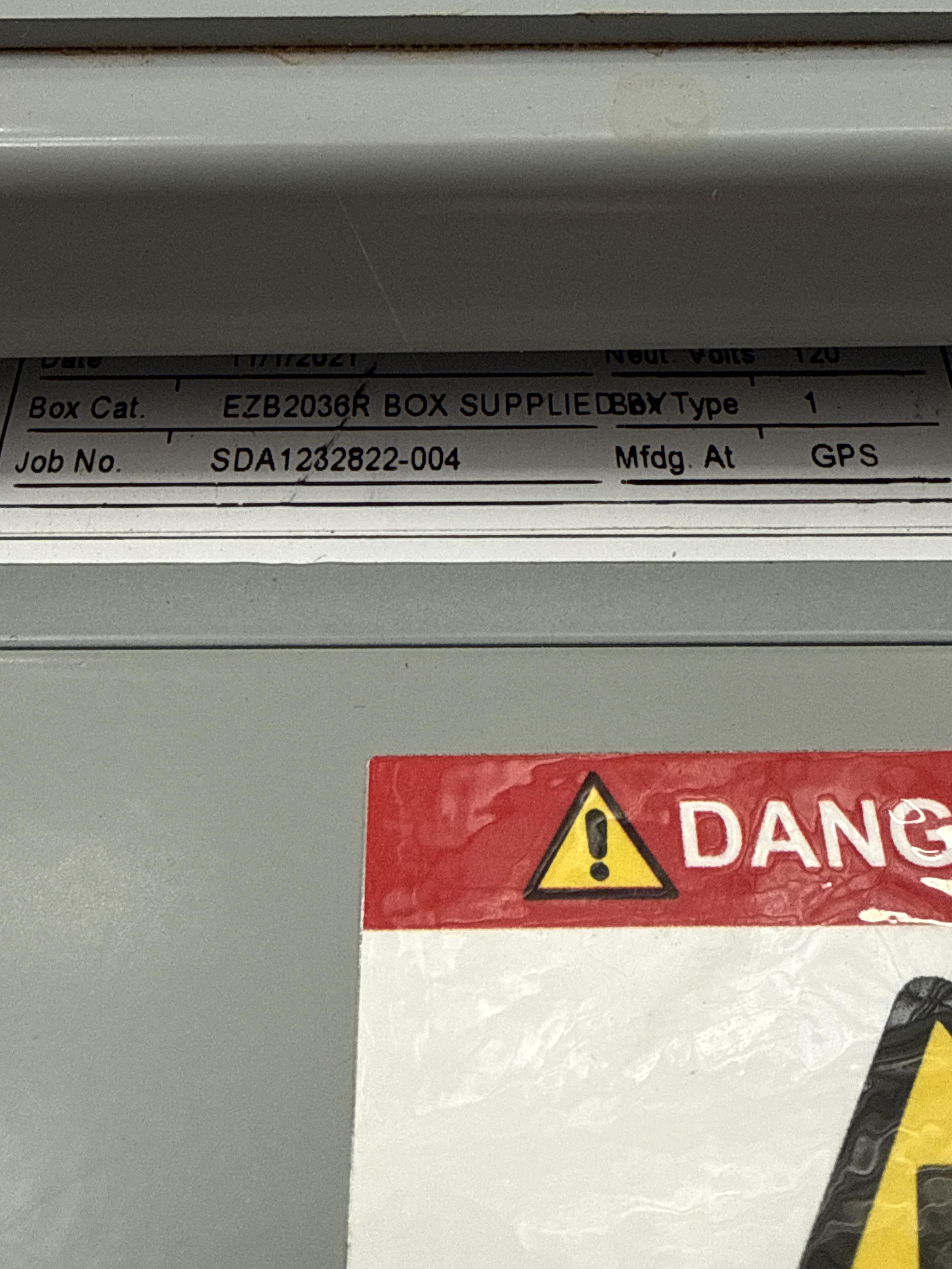Eaton Pow R Line 208Y 120V 3PH 30 Space Panelboard Main Breaker EZB2036R, photo 2
