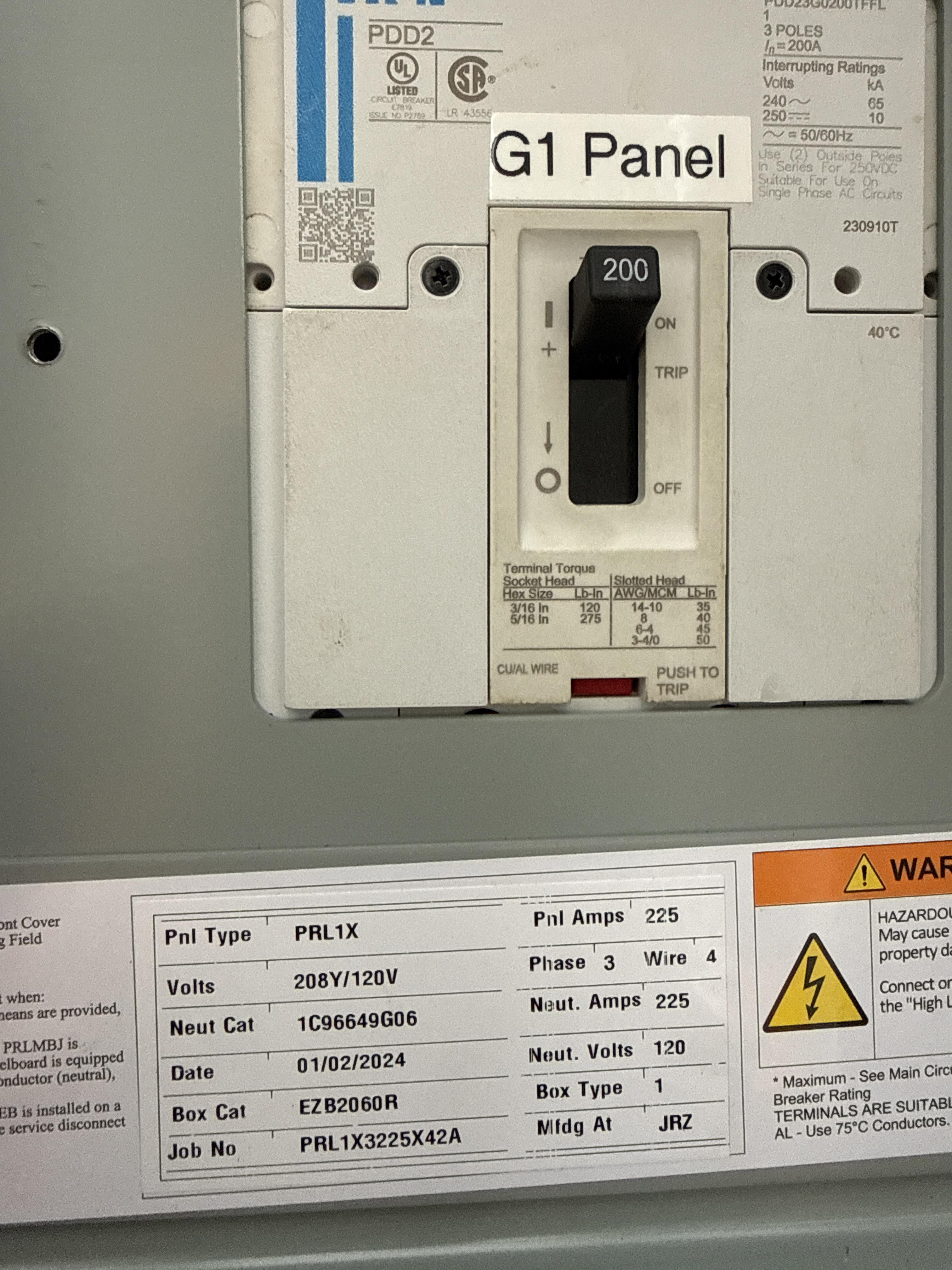 Eaton Pow R Line 208Y/120V 225A 42 Circuit Panelboard w Selector Station, photo 4