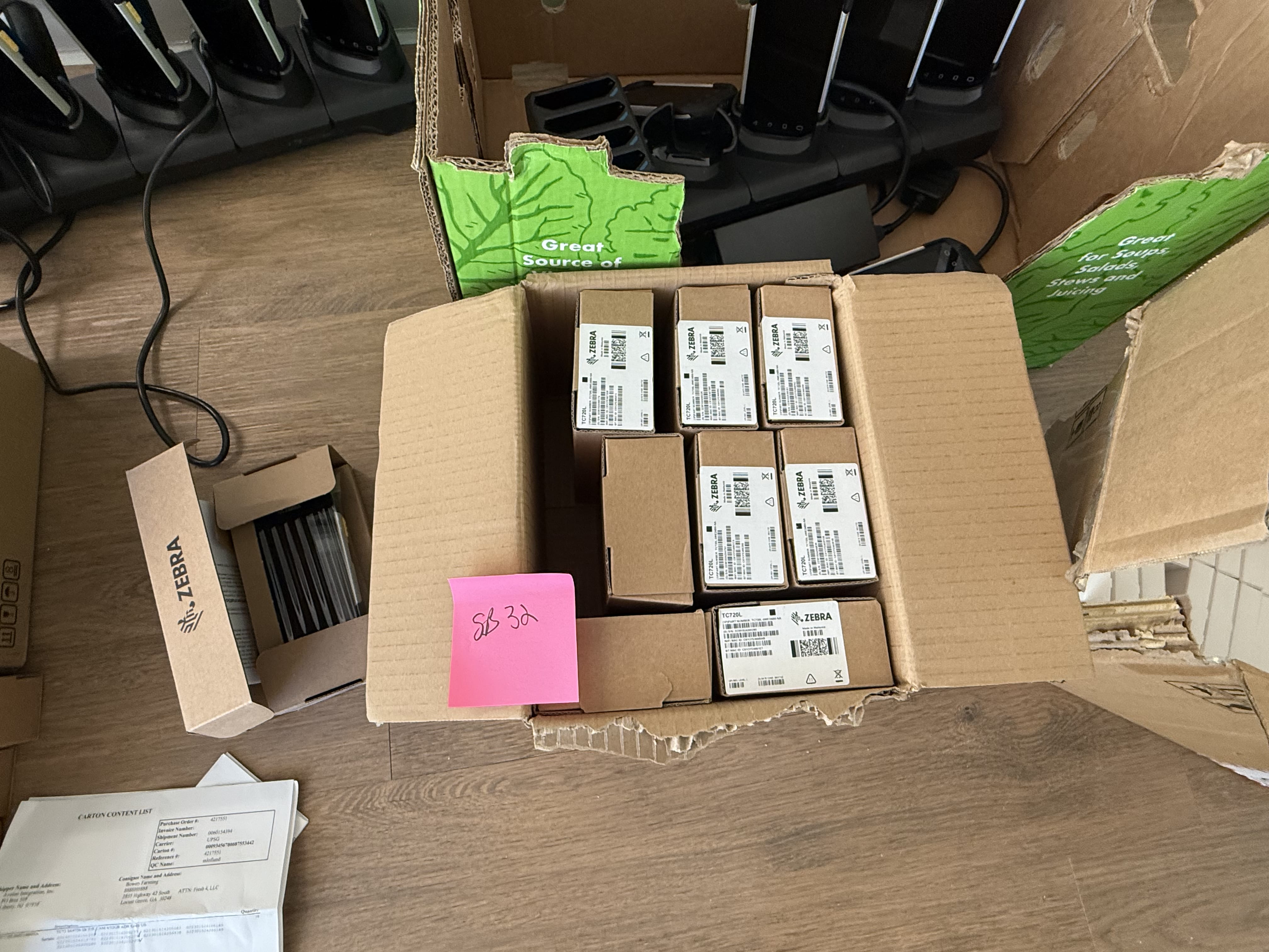 SB32: Zebra TC21/TC26 Mobile Scanners, Multi-Bay Charging Cradles & Accessories – Lot of Handheld Devices, New & Used Mix, photo 4