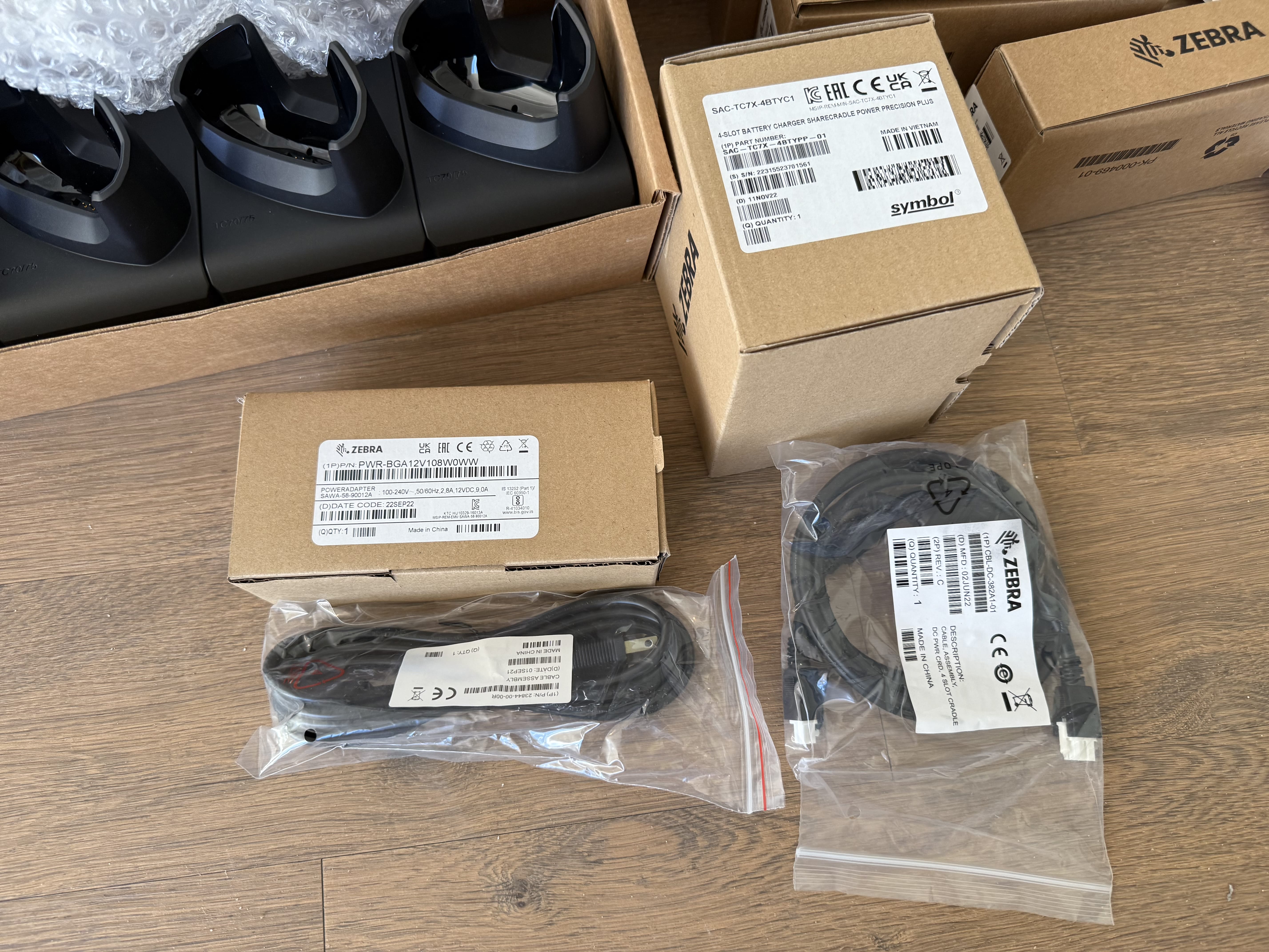 SB32: Zebra TC21/TC26 Mobile Scanners, Multi-Bay Charging Cradles & Accessories – Lot of Handheld Devices, New & Used Mix, photo 10