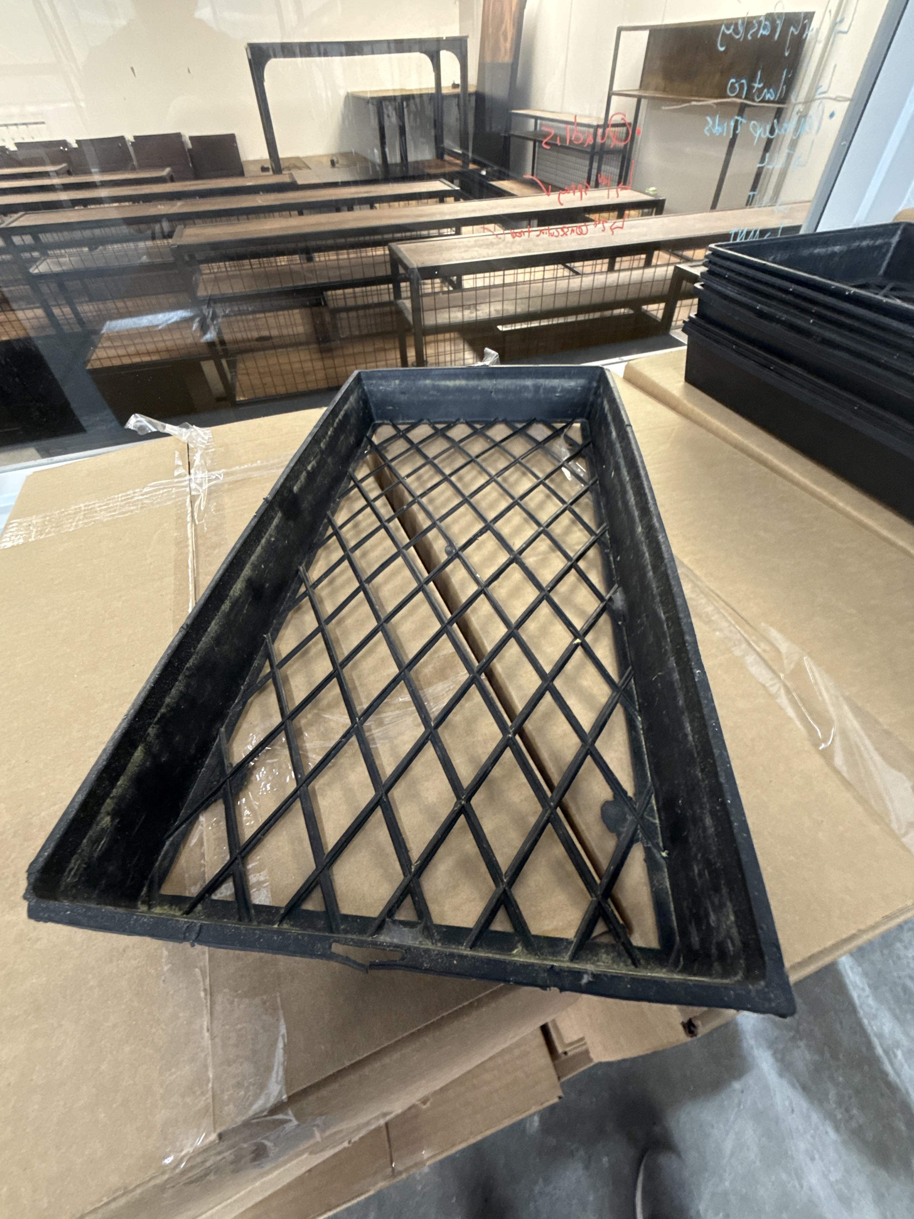 Large Lot of Plastic Propagation Trays Flats Inserts on Rolling Cart, photo 2