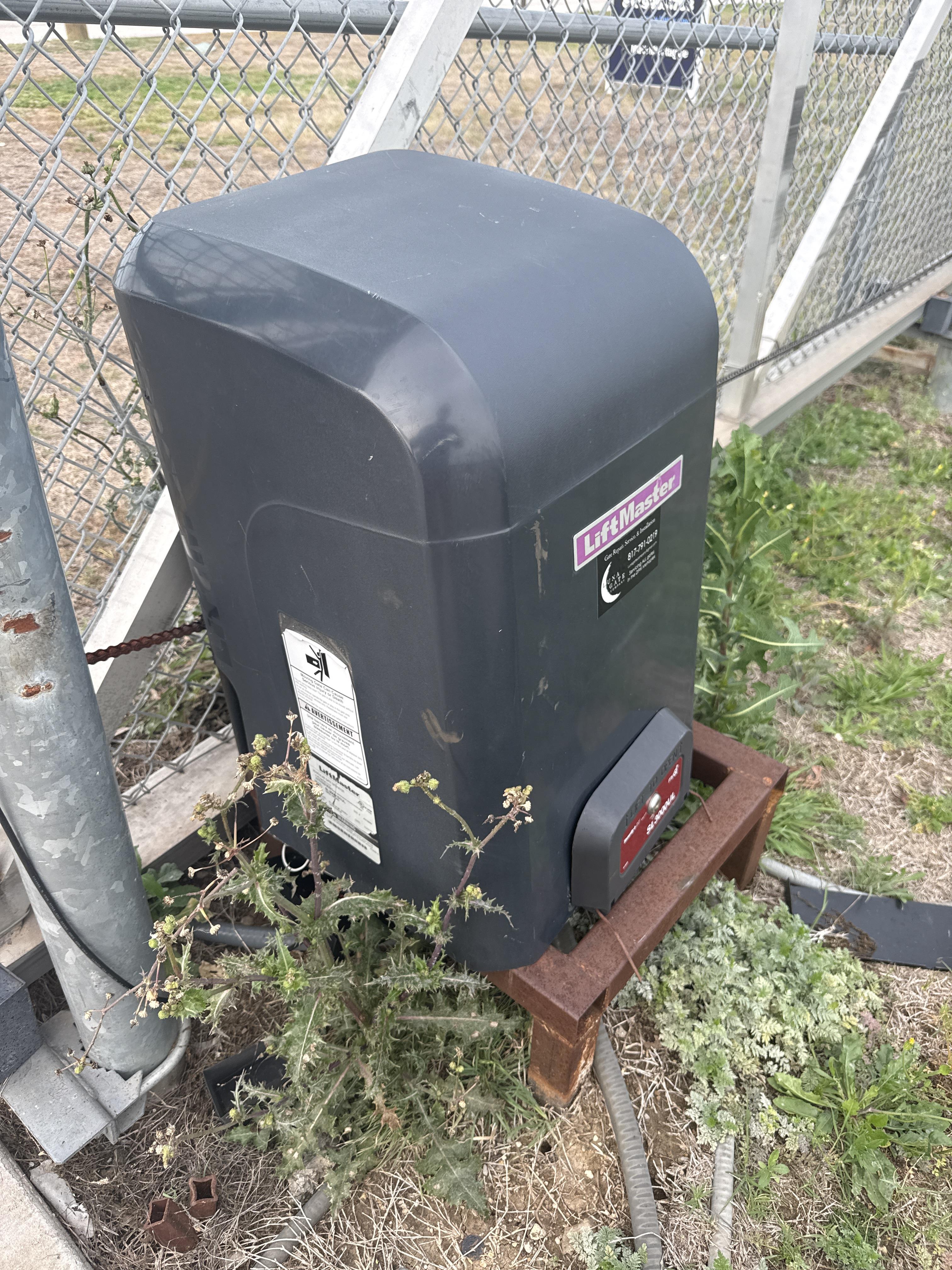 LiftMaster Sliding Gate Operator with Keypad and Access Controls, photo 2