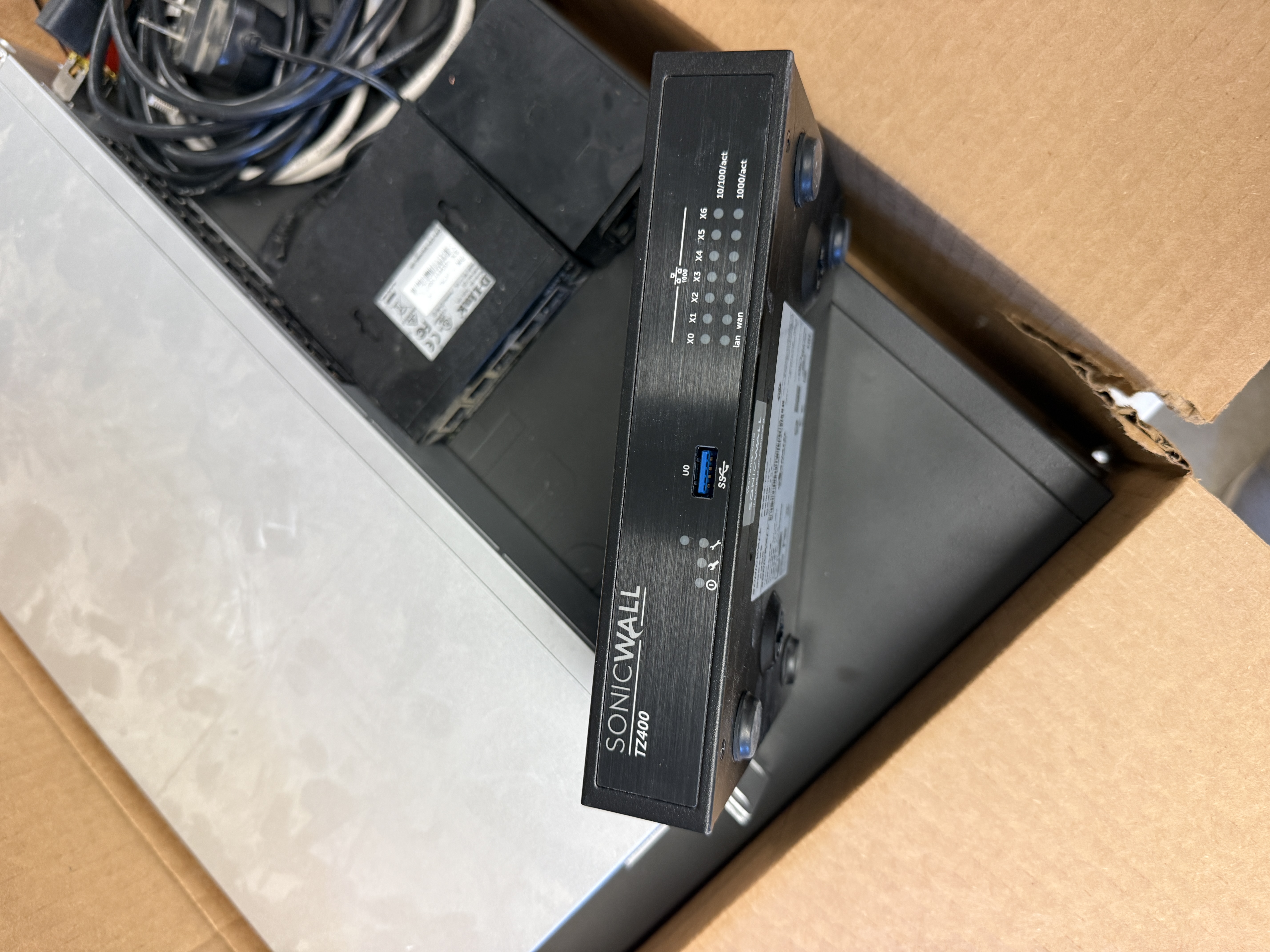 SonicWall TZ400 Network Security Appliance / Firewall (Hardware Only)