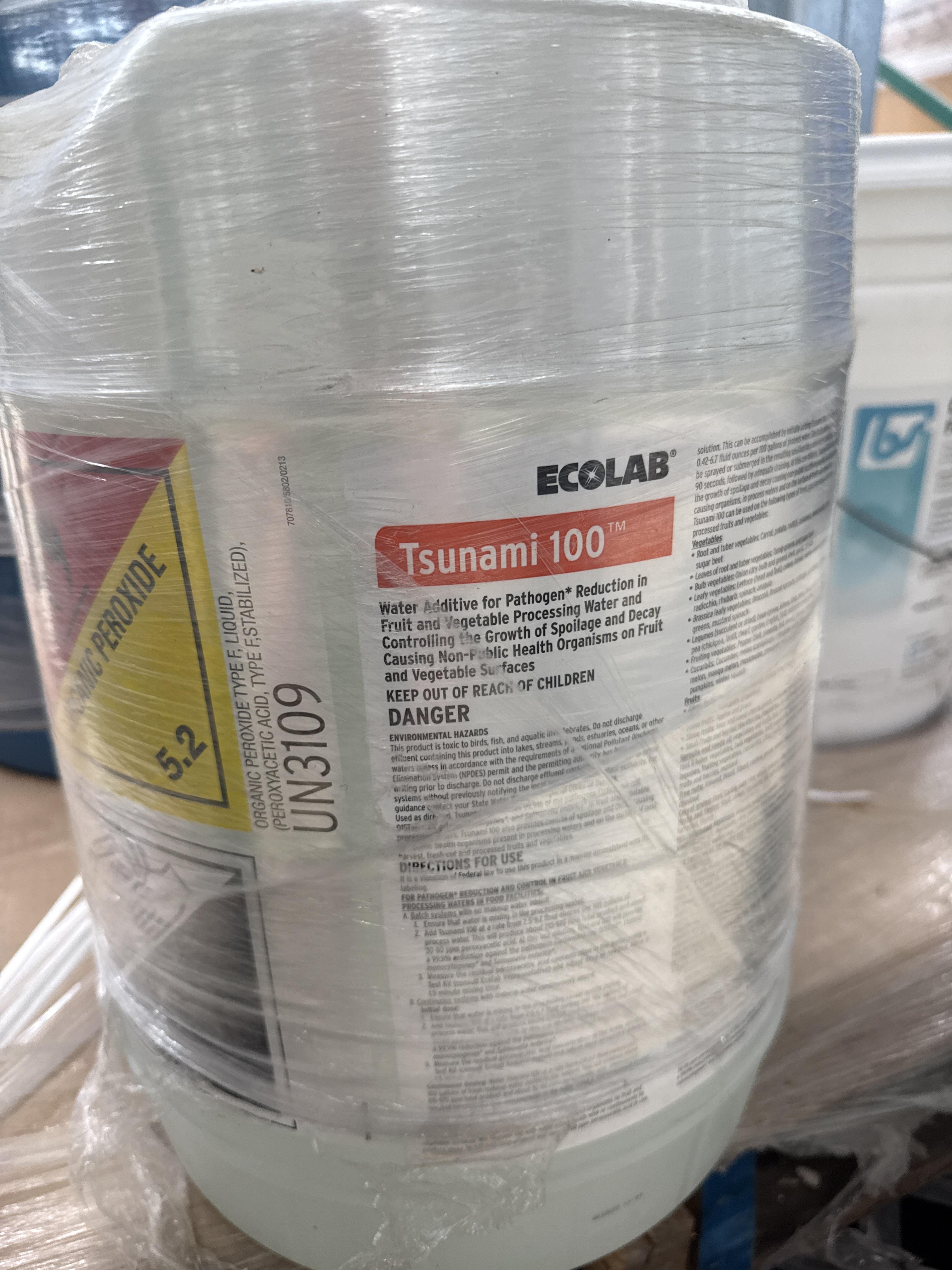 SaniDate 5.0 Tsunami 100 Sanitizer Drum Food Processing Chemical Lot, photo 2