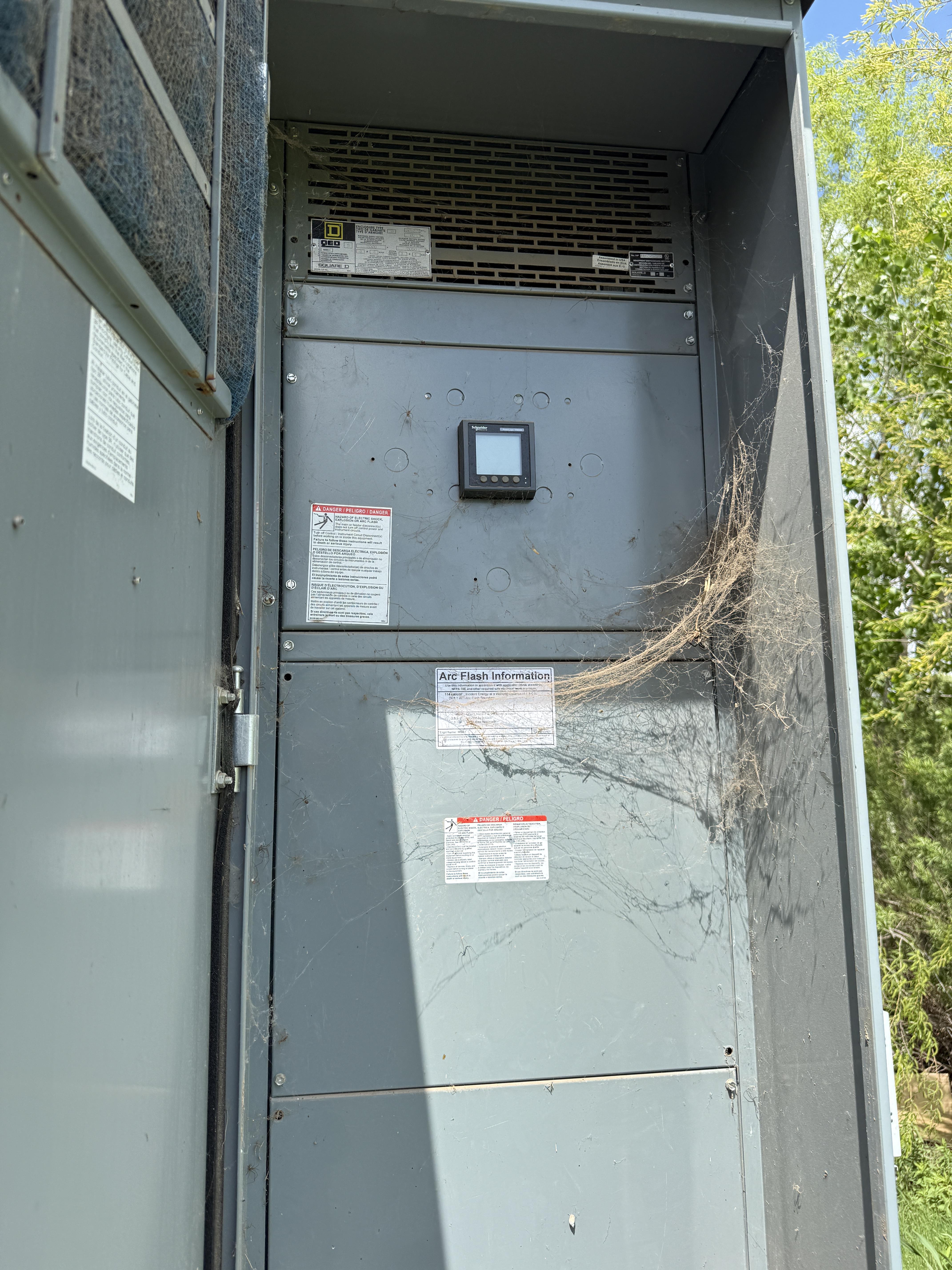 Square D Panel w/ (3) PJ800, LJ600, JL250 PowerPact Breakers & 6 Feeds, photo 4