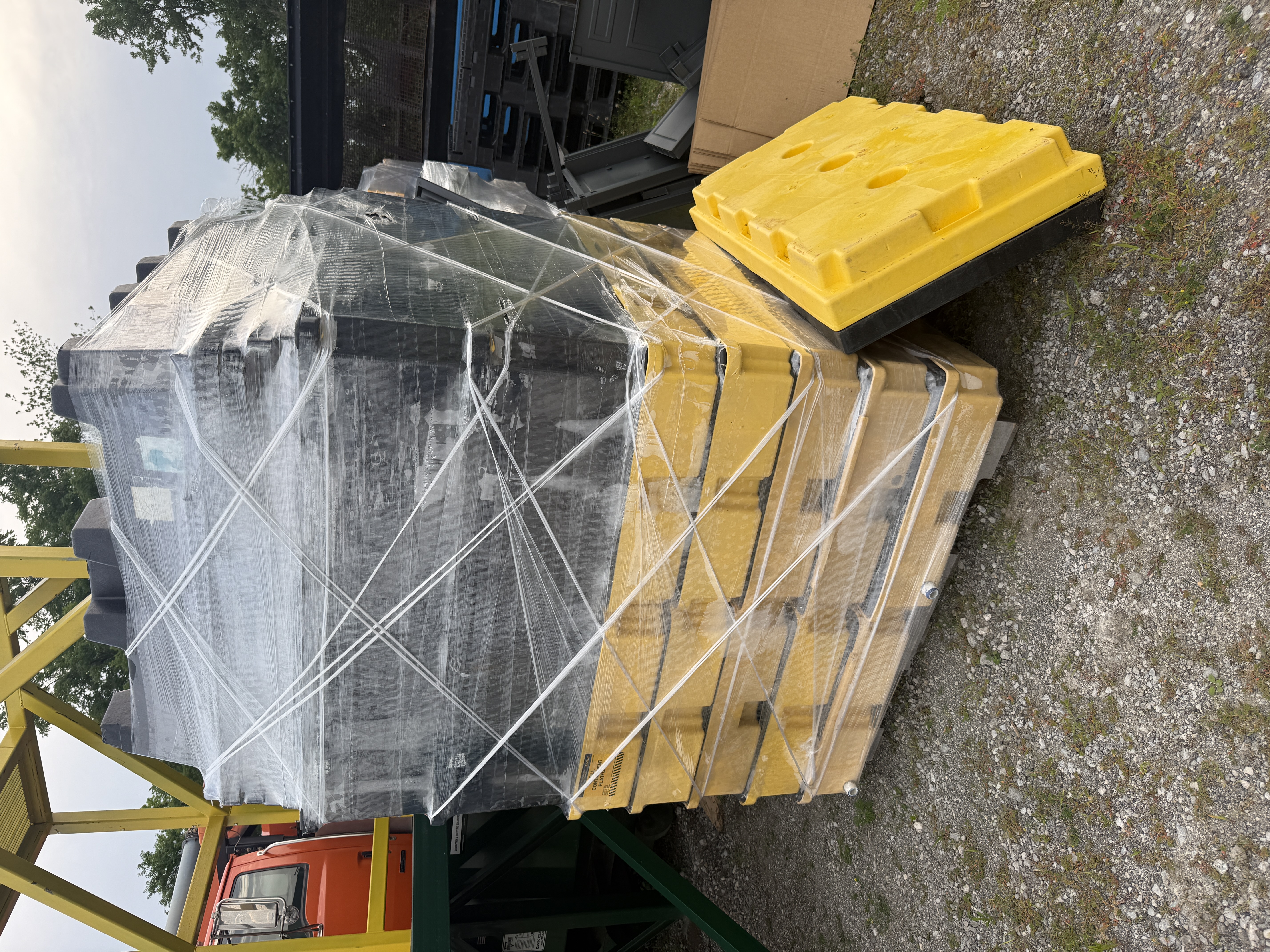 Pallet Spill-Containment Units — Lot (Yellow Poly Drum Spill Decks)