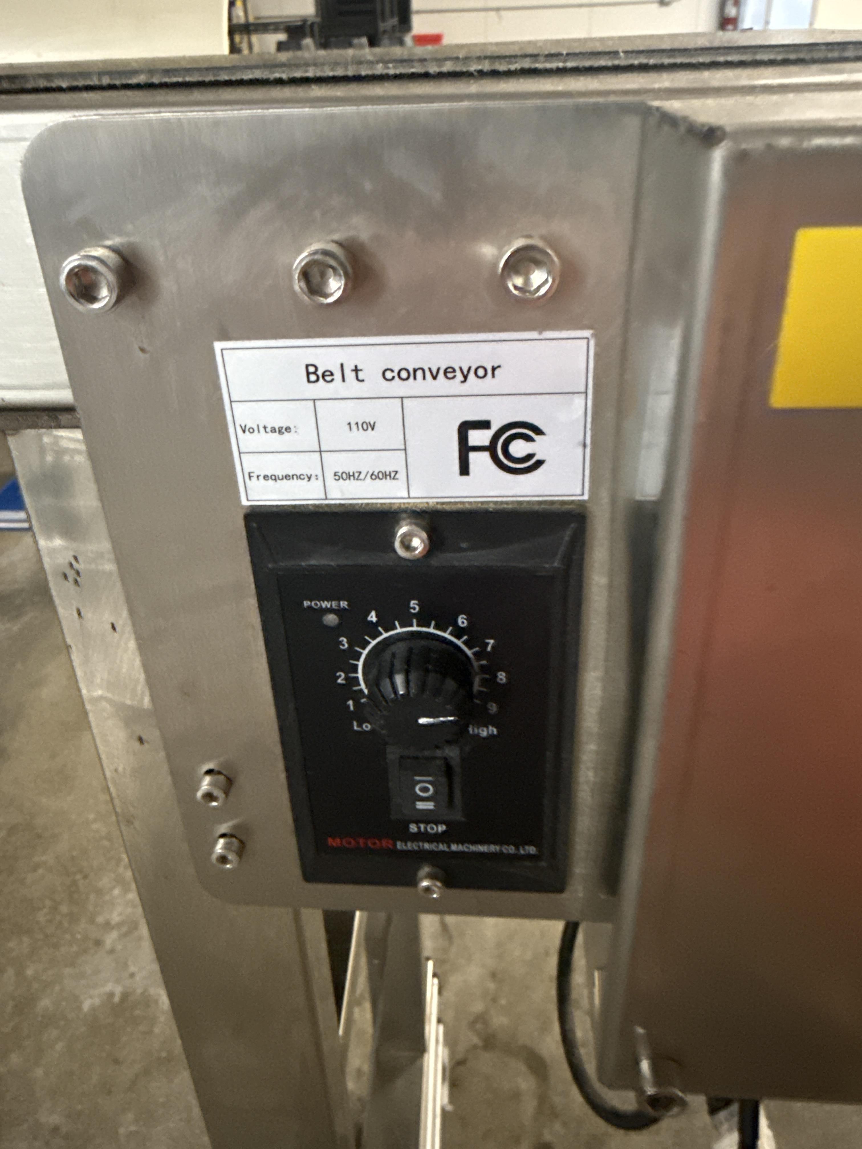 VEVOR 110V Stainless Variable Speed Belt Conveyor with Guide Rails, photo 2